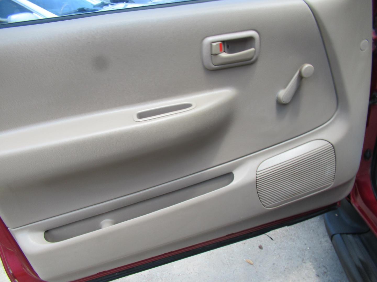 1996 Red /Tan Toyota T100 Xtracab 2WD (JT4TN12D9T0) with an 3.4L V6 DOHC 24V engine, Manual transmission, located at 1511 North Shepherd Dr., Houston, TX, 77008, (281) 657-1221, 29.798361, -95.412560 - 1996 TOYOTA T100 DX VIN: JT4TN12D9T0027125 J T 4 T N 1 2 D 9 T 0 0 2 7 1 2 5 CLUB CAB PICKUP 3.4L V6 F DOHC 24V GASOLINE REAR WHEEL DRIVE - Photo#2