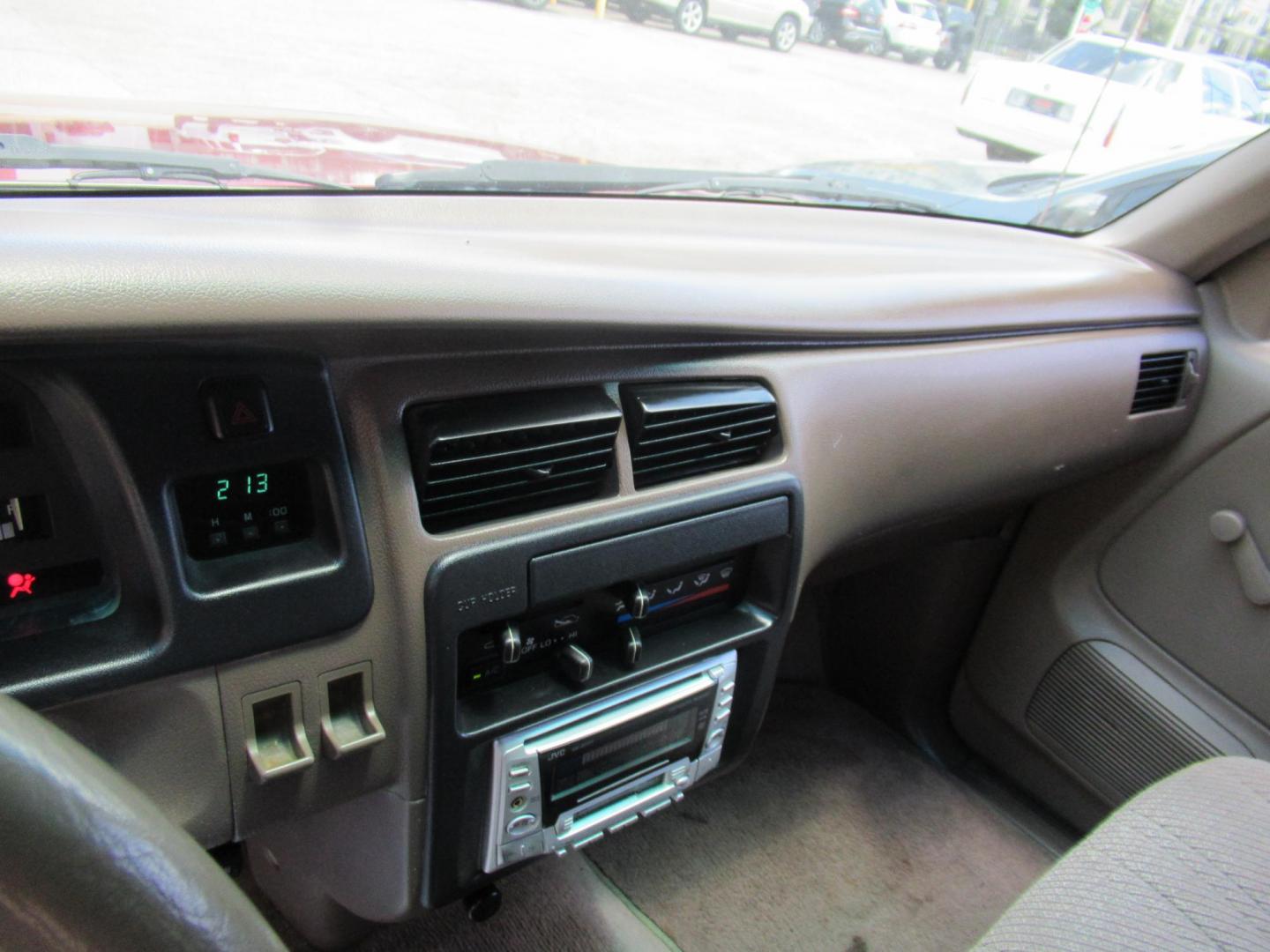 1996 Red /Tan Toyota T100 Xtracab 2WD (JT4TN12D9T0) with an 3.4L V6 DOHC 24V engine, Manual transmission, located at 1511 North Shepherd Dr., Houston, TX, 77008, (281) 657-1221, 29.798361, -95.412560 - 1996 TOYOTA T100 DX VIN: JT4TN12D9T0027125 J T 4 T N 1 2 D 9 T 0 0 2 7 1 2 5 CLUB CAB PICKUP 3.4L V6 F DOHC 24V GASOLINE REAR WHEEL DRIVE - Photo#5