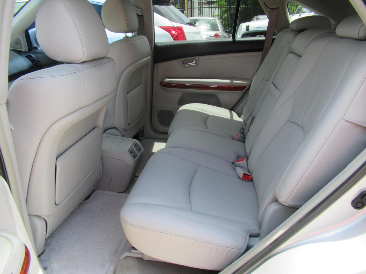 2008 Gold /Tan Lexus RX 350 FWD (2T2GK31U58C) with an 3.5L V6 DOHC 24V engine, Automatic Overdrive transmission, located at 1511 North Shepherd Dr., Houston, TX, 77008, (281) 657-1221, 29.798361, -95.412560 - 2008 LEXUS RX 350 VIN: 2T2GK31U58C050658 2 T 2 G K 3 1 U 5 8 C 0 5 0 6 5 8 4 DOOR WAGON/SPORT UTILITY 3.5L V6 F DOHC 24V GASOLINE FRONT WHEEL DRIVE - Photo#5