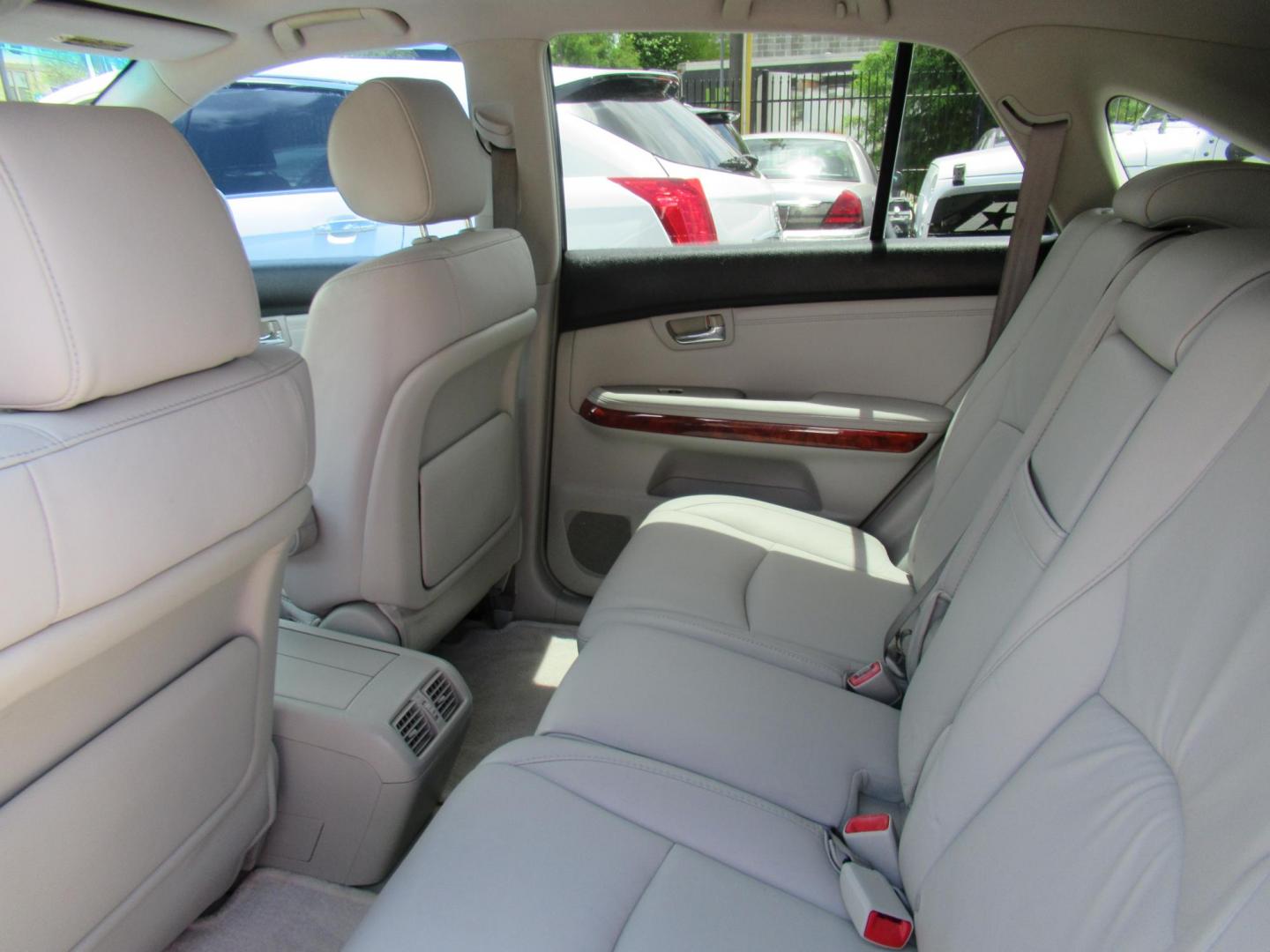 2008 Gold /Tan Lexus RX 350 FWD (2T2GK31U58C) with an 3.5L V6 DOHC 24V engine, Automatic Overdrive transmission, located at 1511 North Shepherd Dr., Houston, TX, 77008, (281) 657-1221, 29.798361, -95.412560 - 2008 LEXUS RX 350 VIN: 2T2GK31U58C050658 2 T 2 G K 3 1 U 5 8 C 0 5 0 6 5 8 4 DOOR WAGON/SPORT UTILITY 3.5L V6 F DOHC 24V GASOLINE FRONT WHEEL DRIVE - Photo#6