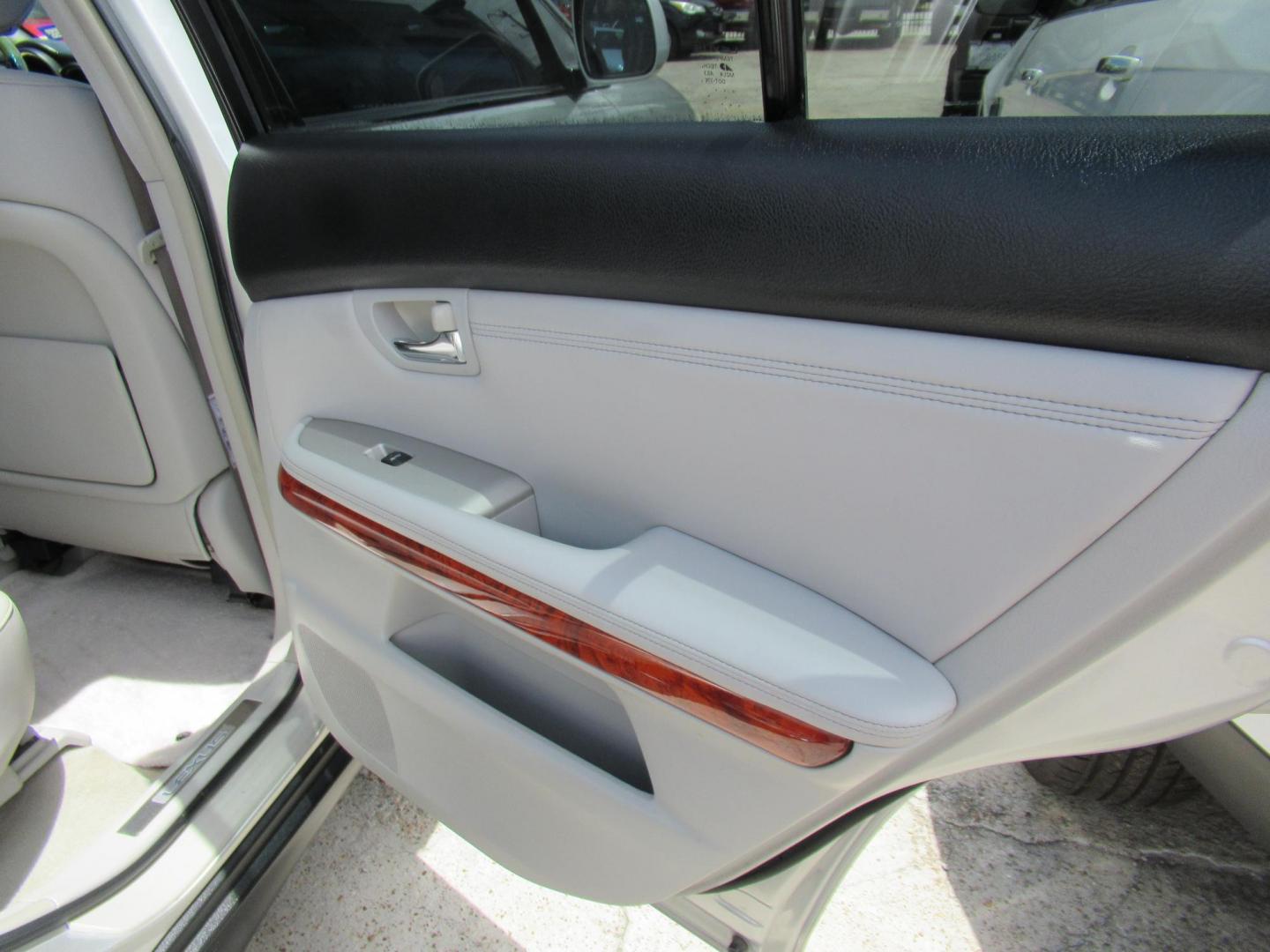 2008 Gold /Tan Lexus RX 350 FWD (2T2GK31U58C) with an 3.5L V6 DOHC 24V engine, Automatic Overdrive transmission, located at 1511 North Shepherd Dr., Houston, TX, 77008, (281) 657-1221, 29.798361, -95.412560 - 2008 LEXUS RX 350 VIN: 2T2GK31U58C050658 2 T 2 G K 3 1 U 5 8 C 0 5 0 6 5 8 4 DOOR WAGON/SPORT UTILITY 3.5L V6 F DOHC 24V GASOLINE FRONT WHEEL DRIVE - Photo#10