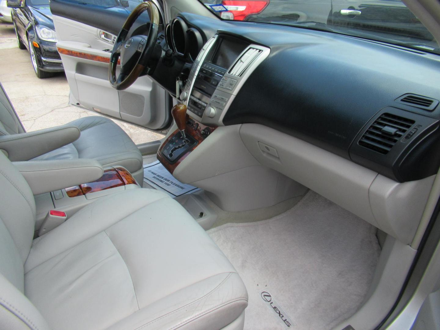 2008 Gold /Tan Lexus RX 350 FWD (2T2GK31U58C) with an 3.5L V6 DOHC 24V engine, Automatic Overdrive transmission, located at 1511 North Shepherd Dr., Houston, TX, 77008, (281) 657-1221, 29.798361, -95.412560 - 2008 LEXUS RX 350 VIN: 2T2GK31U58C050658 2 T 2 G K 3 1 U 5 8 C 0 5 0 6 5 8 4 DOOR WAGON/SPORT UTILITY 3.5L V6 F DOHC 24V GASOLINE FRONT WHEEL DRIVE - Photo#12