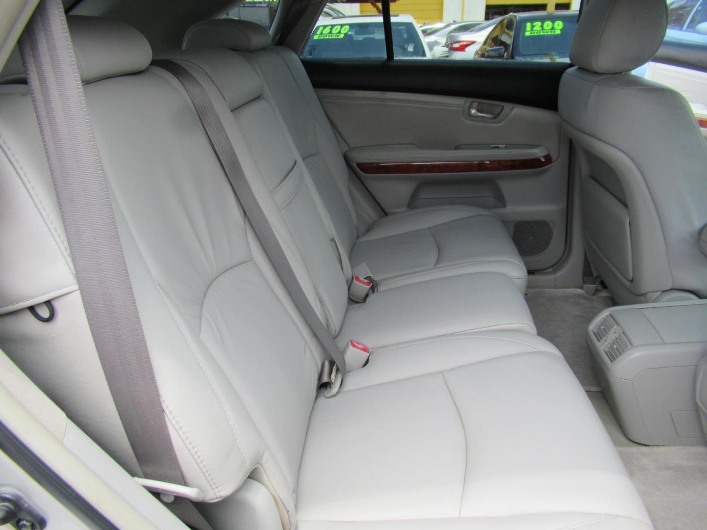 2008 Gold /Tan Lexus RX 350 FWD (2T2GK31U58C) with an 3.5L V6 DOHC 24V engine, Automatic Overdrive transmission, located at 1511 North Shepherd Dr., Houston, TX, 77008, (281) 657-1221, 29.798361, -95.412560 - 2008 LEXUS RX 350 VIN: 2T2GK31U58C050658 2 T 2 G K 3 1 U 5 8 C 0 5 0 6 5 8 4 DOOR WAGON/SPORT UTILITY 3.5L V6 F DOHC 24V GASOLINE FRONT WHEEL DRIVE - Photo#11