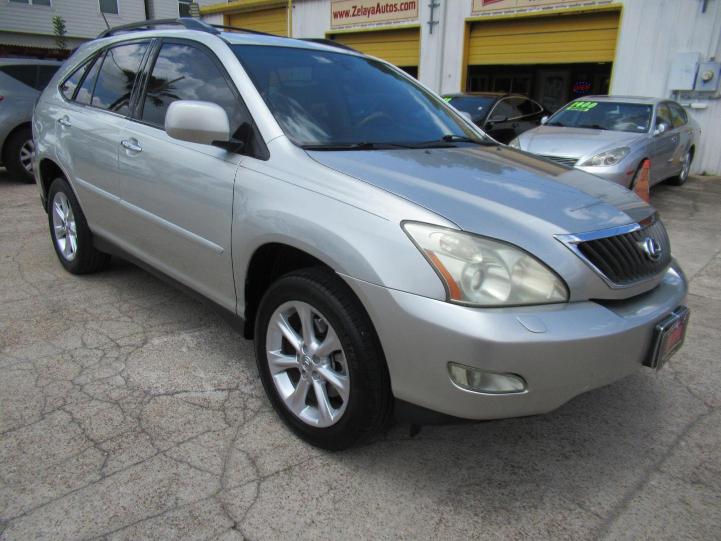2008 Gold /Tan Lexus RX 350 FWD (2T2GK31U58C) with an 3.5L V6 DOHC 24V engine, Automatic Overdrive transmission, located at 1511 North Shepherd Dr., Houston, TX, 77008, (281) 657-1221, 29.798361, -95.412560 - 2008 LEXUS RX 350 VIN: 2T2GK31U58C050658 2 T 2 G K 3 1 U 5 8 C 0 5 0 6 5 8 4 DOOR WAGON/SPORT UTILITY 3.5L V6 F DOHC 24V GASOLINE FRONT WHEEL DRIVE - Photo#17