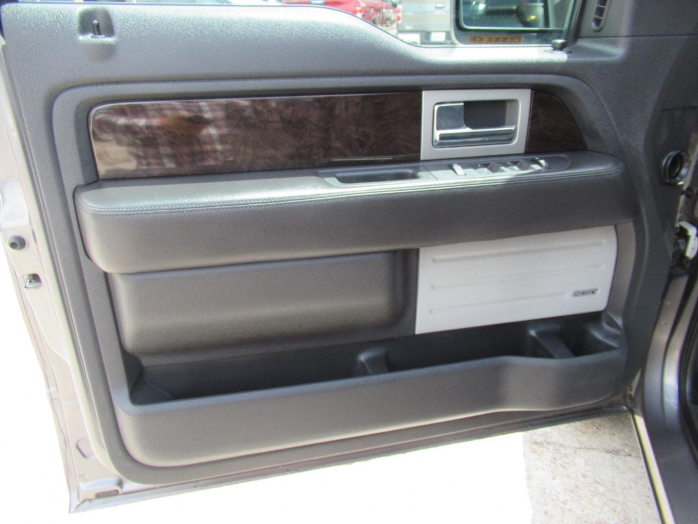 2014 Gray /Black Ford F-150 FX4 SuperCrew 5.5-ft. Bed 4WD (1FTFW1ET8EF) with an 3.5L V6 TURBO engine, Automatic transmission, located at 1511 North Shepherd Dr., Houston, TX, 77008, (281) 657-1221, 29.798361, -95.412560 - 2014 FORD F-150 PLATINUM VIN: 1FTFW1ET8EFA38064 1 F T F W 1 E T 8 E F A 3 8 0 6 4 CREW PICKUP 3.5L V6 F DOHC 24V GASOLINE REAR WHEEL DRIVE W/ 4X4 - Photo#2