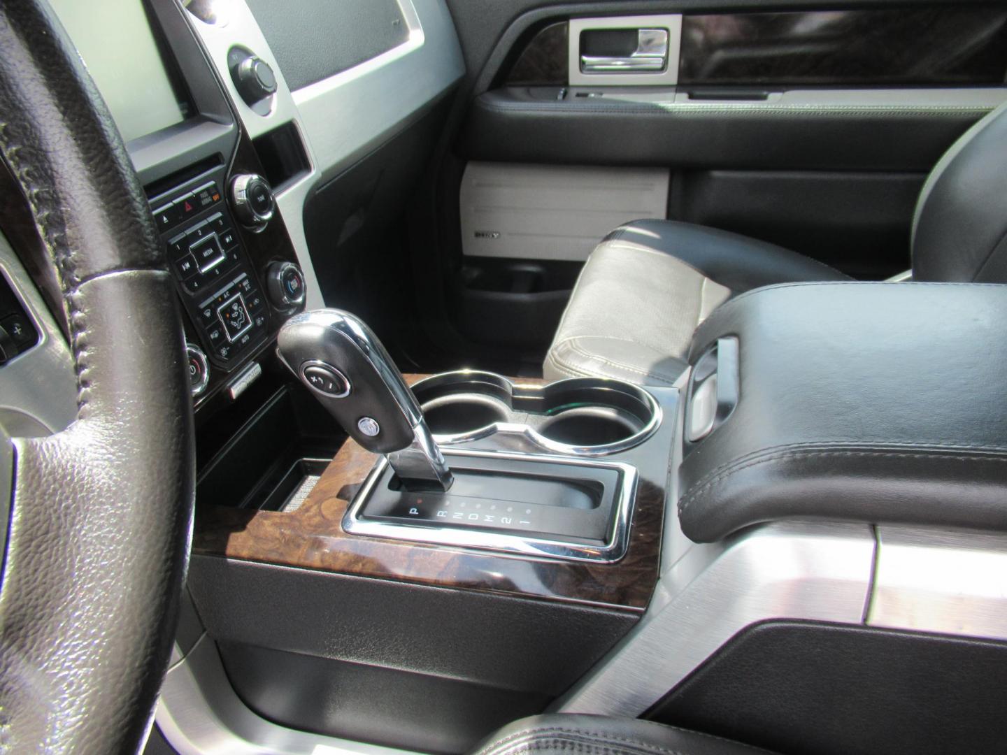 2014 Gray /Black Ford F-150 FX4 SuperCrew 5.5-ft. Bed 4WD (1FTFW1ET8EF) with an 3.5L V6 TURBO engine, Automatic transmission, located at 1511 North Shepherd Dr., Houston, TX, 77008, (281) 657-1221, 29.798361, -95.412560 - 2014 FORD F-150 PLATINUM VIN: 1FTFW1ET8EFA38064 1 F T F W 1 E T 8 E F A 3 8 0 6 4 CREW PICKUP 3.5L V6 F DOHC 24V GASOLINE REAR WHEEL DRIVE W/ 4X4 - Photo#6