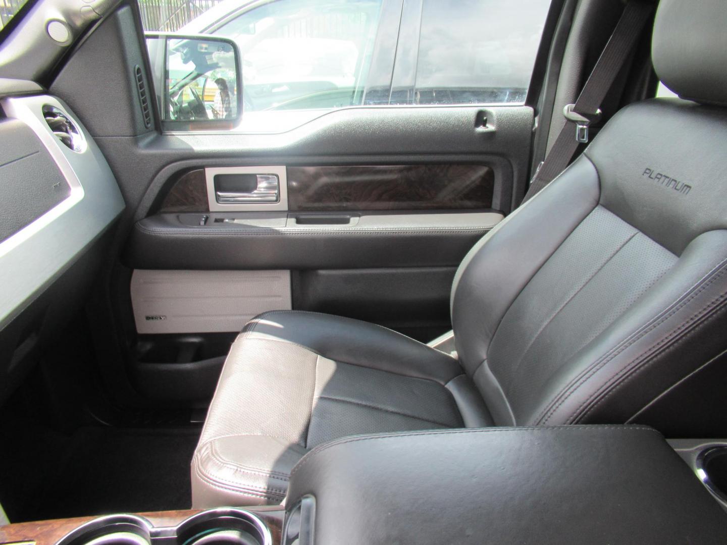 2014 Gray /Black Ford F-150 FX4 SuperCrew 5.5-ft. Bed 4WD (1FTFW1ET8EF) with an 3.5L V6 TURBO engine, Automatic transmission, located at 1511 North Shepherd Dr., Houston, TX, 77008, (281) 657-1221, 29.798361, -95.412560 - 2014 FORD F-150 PLATINUM VIN: 1FTFW1ET8EFA38064 1 F T F W 1 E T 8 E F A 3 8 0 6 4 CREW PICKUP 3.5L V6 F DOHC 24V GASOLINE REAR WHEEL DRIVE W/ 4X4 - Photo#7