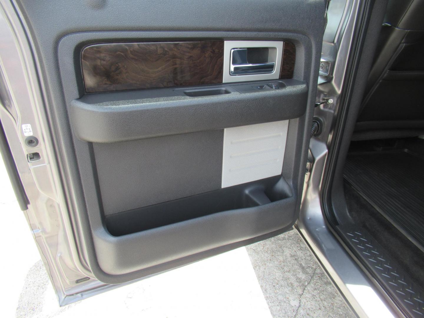 2014 Gray /Black Ford F-150 FX4 SuperCrew 5.5-ft. Bed 4WD (1FTFW1ET8EF) with an 3.5L V6 TURBO engine, Automatic transmission, located at 1511 North Shepherd Dr., Houston, TX, 77008, (281) 657-1221, 29.798361, -95.412560 - 2014 FORD F-150 PLATINUM VIN: 1FTFW1ET8EFA38064 1 F T F W 1 E T 8 E F A 3 8 0 6 4 CREW PICKUP 3.5L V6 F DOHC 24V GASOLINE REAR WHEEL DRIVE W/ 4X4 - Photo#14