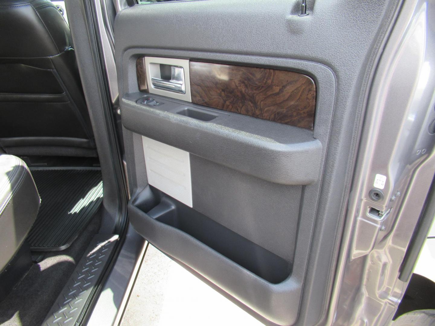 2014 Gray /Black Ford F-150 FX4 SuperCrew 5.5-ft. Bed 4WD (1FTFW1ET8EF) with an 3.5L V6 TURBO engine, Automatic transmission, located at 1511 North Shepherd Dr., Houston, TX, 77008, (281) 657-1221, 29.798361, -95.412560 - 2014 FORD F-150 PLATINUM VIN: 1FTFW1ET8EFA38064 1 F T F W 1 E T 8 E F A 3 8 0 6 4 CREW PICKUP 3.5L V6 F DOHC 24V GASOLINE REAR WHEEL DRIVE W/ 4X4 - Photo#15
