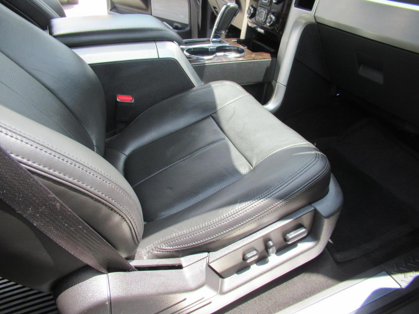2014 Gray /Black Ford F-150 FX4 SuperCrew 5.5-ft. Bed 4WD (1FTFW1ET8EF) with an 3.5L V6 TURBO engine, Automatic transmission, located at 1511 North Shepherd Dr., Houston, TX, 77008, (281) 657-1221, 29.798361, -95.412560 - 2014 FORD F-150 PLATINUM VIN: 1FTFW1ET8EFA38064 1 F T F W 1 E T 8 E F A 3 8 0 6 4 CREW PICKUP 3.5L V6 F DOHC 24V GASOLINE REAR WHEEL DRIVE W/ 4X4 - Photo#19
