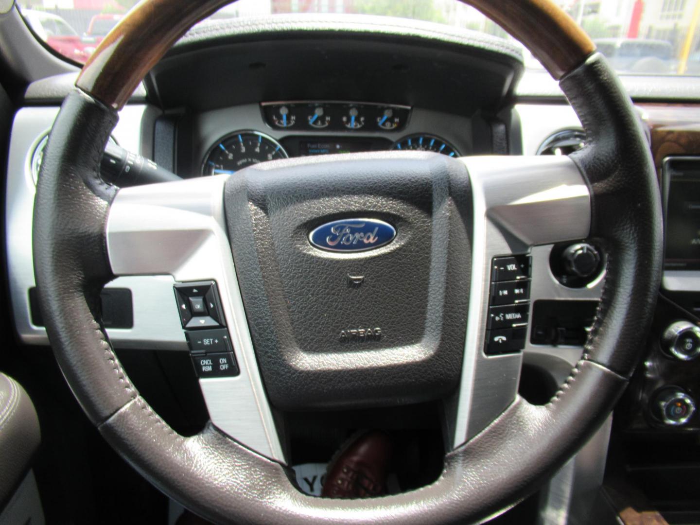 2014 Gray /Black Ford F-150 FX4 SuperCrew 5.5-ft. Bed 4WD (1FTFW1ET8EF) with an 3.5L V6 TURBO engine, Automatic transmission, located at 1511 North Shepherd Dr., Houston, TX, 77008, (281) 657-1221, 29.798361, -95.412560 - 2014 FORD F-150 PLATINUM VIN: 1FTFW1ET8EFA38064 1 F T F W 1 E T 8 E F A 3 8 0 6 4 CREW PICKUP 3.5L V6 F DOHC 24V GASOLINE REAR WHEEL DRIVE W/ 4X4 - Photo#23