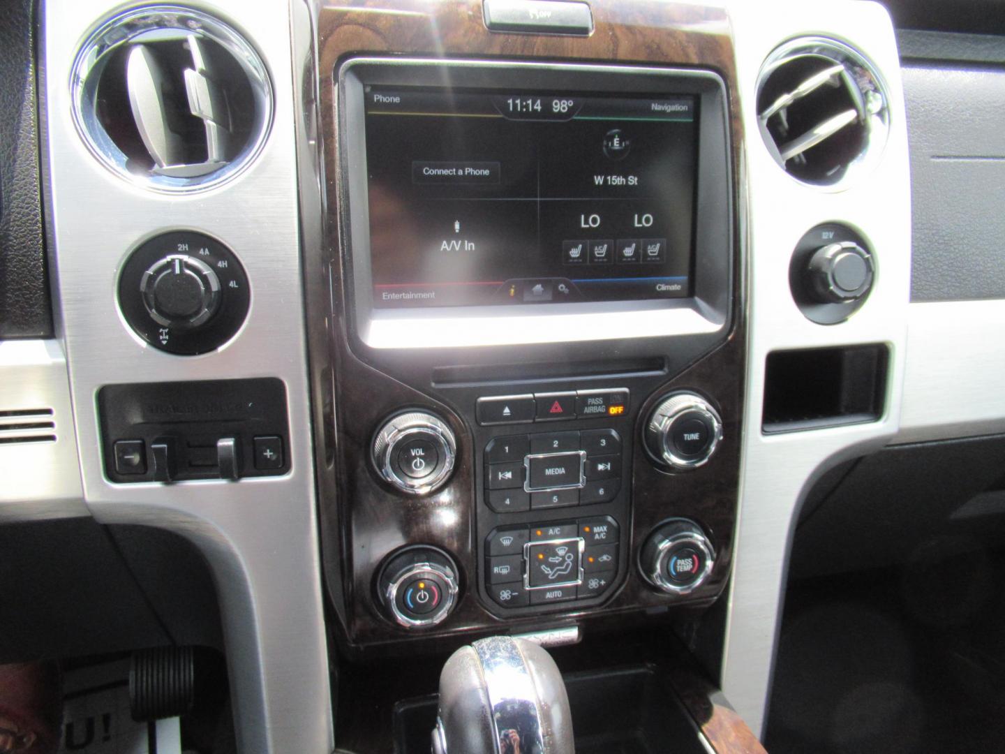 2014 Gray /Black Ford F-150 FX4 SuperCrew 5.5-ft. Bed 4WD (1FTFW1ET8EF) with an 3.5L V6 TURBO engine, Automatic transmission, located at 1511 North Shepherd Dr., Houston, TX, 77008, (281) 657-1221, 29.798361, -95.412560 - 2014 FORD F-150 PLATINUM VIN: 1FTFW1ET8EFA38064 1 F T F W 1 E T 8 E F A 3 8 0 6 4 CREW PICKUP 3.5L V6 F DOHC 24V GASOLINE REAR WHEEL DRIVE W/ 4X4 - Photo#25
