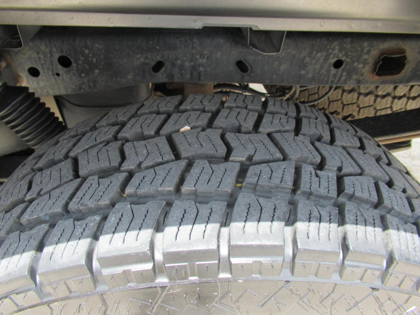 2014 Gray /Black Ford F-150 FX4 SuperCrew 5.5-ft. Bed 4WD (1FTFW1ET8EF) with an 3.5L V6 TURBO engine, Automatic transmission, located at 1511 North Shepherd Dr., Houston, TX, 77008, (281) 657-1221, 29.798361, -95.412560 - 2014 FORD F-150 PLATINUM VIN: 1FTFW1ET8EFA38064 1 F T F W 1 E T 8 E F A 3 8 0 6 4 CREW PICKUP 3.5L V6 F DOHC 24V GASOLINE REAR WHEEL DRIVE W/ 4X4 - Photo#41