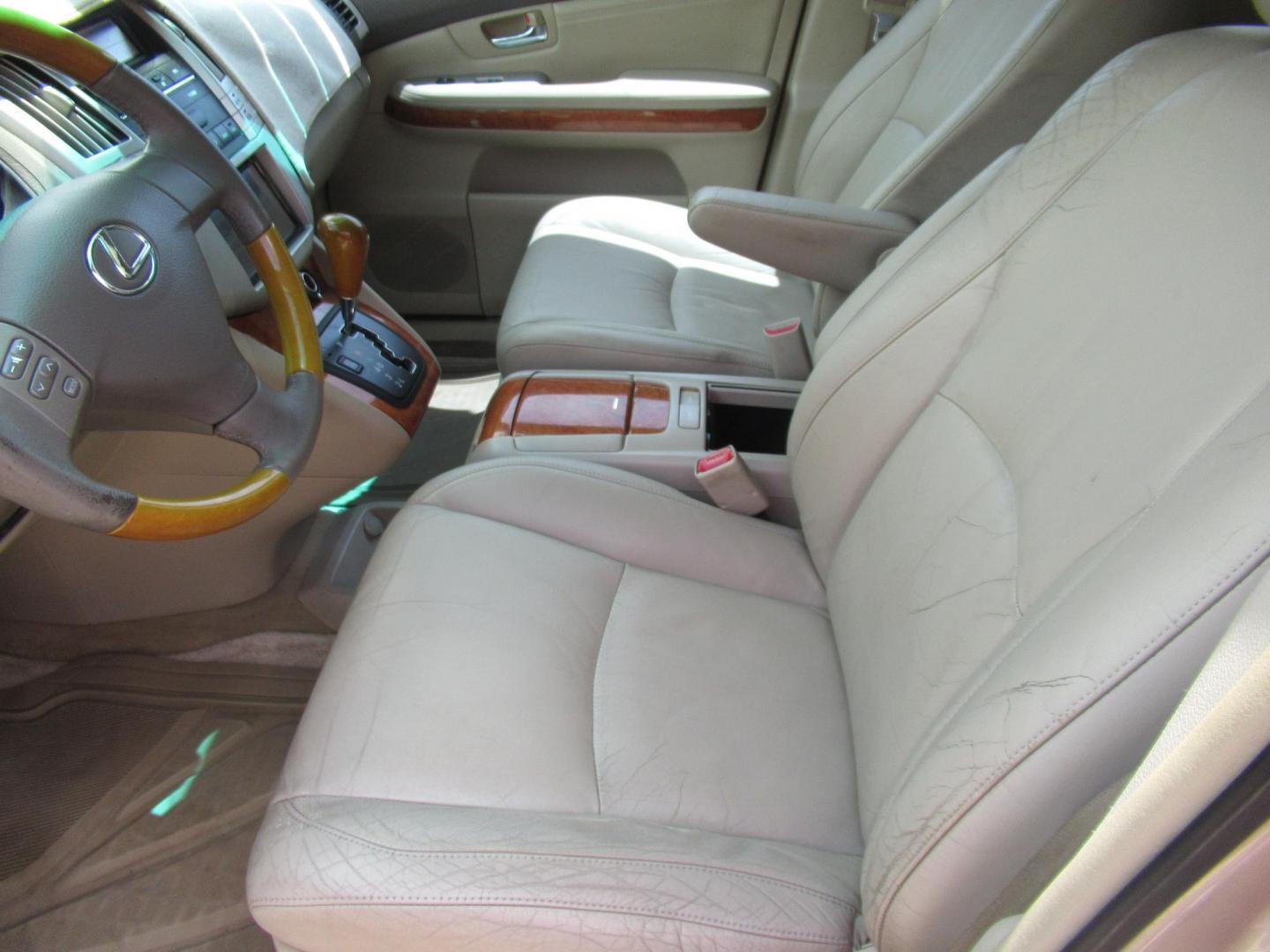2004 Gold /Tan Lexus RX 330 2WD (JTJGA31U740) with an 3.3L V6 DOHC 24V engine, Automatic Overdrive transmission, located at 1511 North Shepherd Dr., Houston, TX, 77008, (281) 657-1221, 29.798361, -95.412560 - 2004 LEXUS RX 330 VIN: JTJGA31U740028251 J T J G A 3 1 U 7 4 0 0 2 8 2 5 1 4 DOOR WAGON/SPORT UTILITY 3.3L V6 F 24V GASOLINE FRONT WHEEL DRIVE - Photo#4