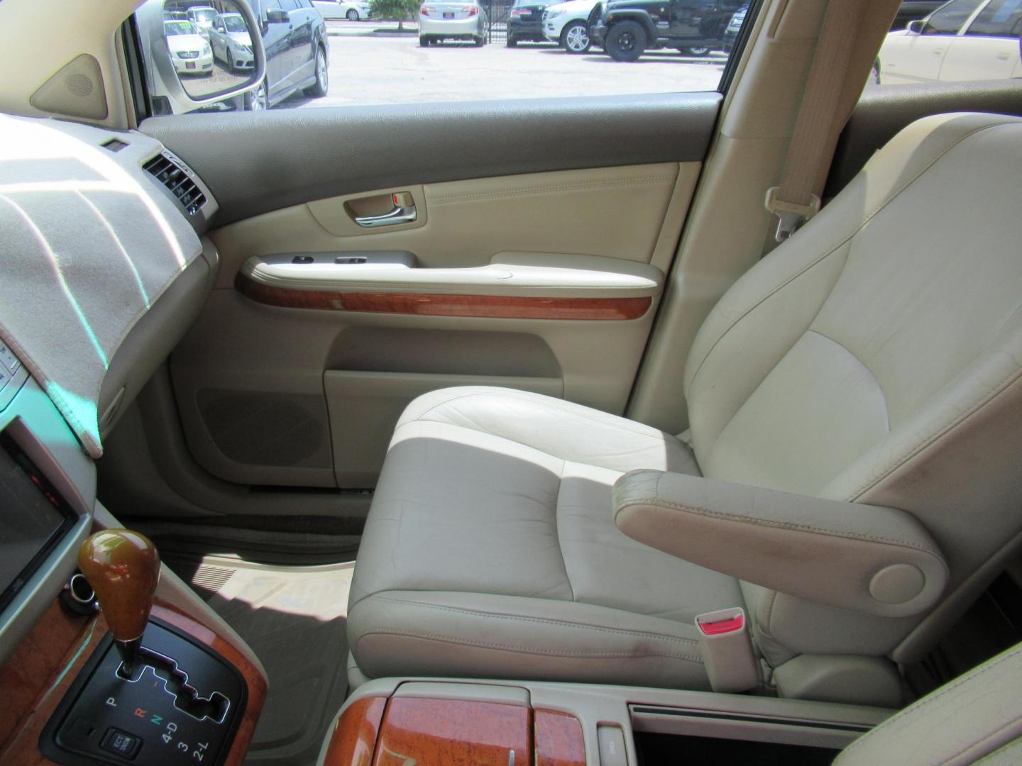 2004 Gold /Tan Lexus RX 330 2WD (JTJGA31U740) with an 3.3L V6 DOHC 24V engine, Automatic Overdrive transmission, located at 1511 North Shepherd Dr., Houston, TX, 77008, (281) 657-1221, 29.798361, -95.412560 - 2004 LEXUS RX 330 VIN: JTJGA31U740028251 J T J G A 3 1 U 7 4 0 0 2 8 2 5 1 4 DOOR WAGON/SPORT UTILITY 3.3L V6 F 24V GASOLINE FRONT WHEEL DRIVE - Photo#5