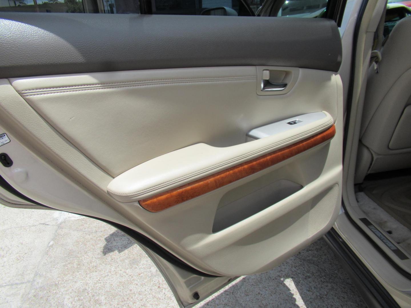 2004 Gold /Tan Lexus RX 330 2WD (JTJGA31U740) with an 3.3L V6 DOHC 24V engine, Automatic Overdrive transmission, located at 1511 North Shepherd Dr., Houston, TX, 77008, (281) 657-1221, 29.798361, -95.412560 - 2004 LEXUS RX 330 VIN: JTJGA31U740028251 J T J G A 3 1 U 7 4 0 0 2 8 2 5 1 4 DOOR WAGON/SPORT UTILITY 3.3L V6 F 24V GASOLINE FRONT WHEEL DRIVE - Photo#8