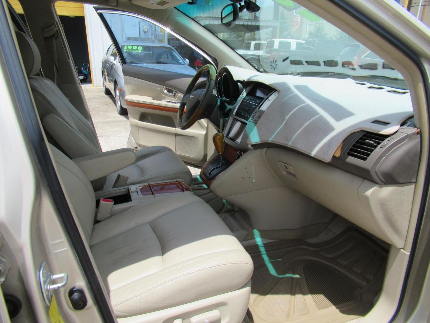 2004 Gold /Tan Lexus RX 330 2WD (JTJGA31U740) with an 3.3L V6 DOHC 24V engine, Automatic Overdrive transmission, located at 1511 North Shepherd Dr., Houston, TX, 77008, (281) 657-1221, 29.798361, -95.412560 - 2004 LEXUS RX 330 VIN: JTJGA31U740028251 J T J G A 3 1 U 7 4 0 0 2 8 2 5 1 4 DOOR WAGON/SPORT UTILITY 3.3L V6 F 24V GASOLINE FRONT WHEEL DRIVE - Photo#11