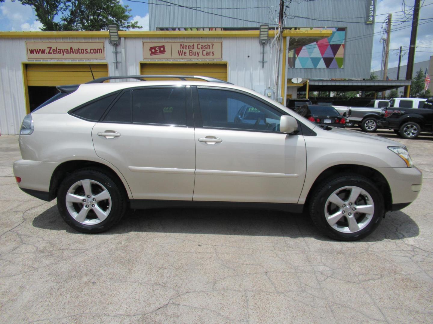 2004 Gold /Tan Lexus RX 330 2WD (JTJGA31U740) with an 3.3L V6 DOHC 24V engine, Automatic Overdrive transmission, located at 1511 North Shepherd Dr., Houston, TX, 77008, (281) 657-1221, 29.798361, -95.412560 - 2004 LEXUS RX 330 VIN: JTJGA31U740028251 J T J G A 3 1 U 7 4 0 0 2 8 2 5 1 4 DOOR WAGON/SPORT UTILITY 3.3L V6 F 24V GASOLINE FRONT WHEEL DRIVE - Photo#17