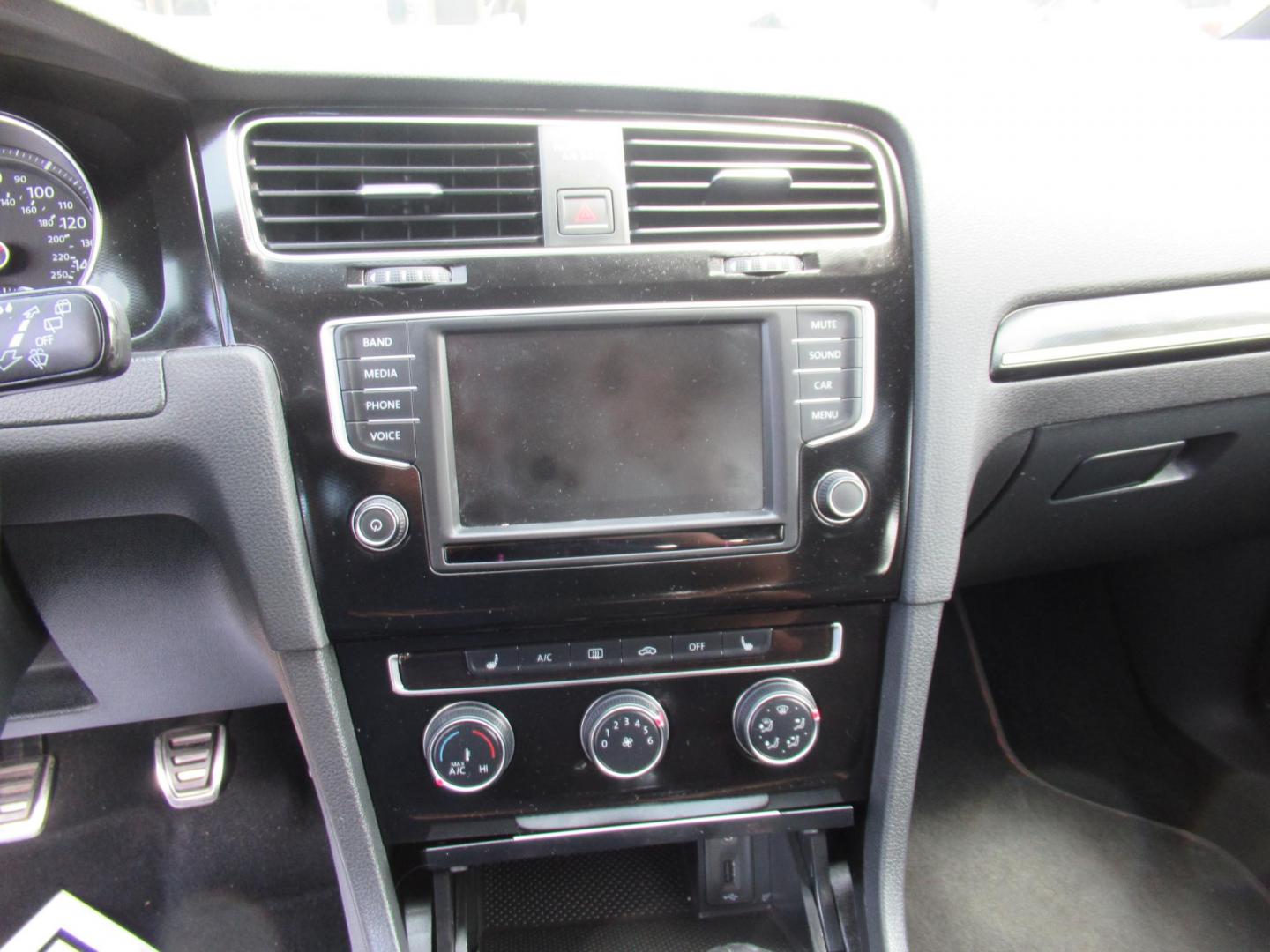 2017 BLUE /BLACK Volkswagen Golf GTI S 6M 4-Door (3VW547AU0HM) with an 2.0L L4 DOHC 16V TURBO engine, 6M transmission, located at 1511 North Shepherd Dr., Houston, TX, 77008, (281) 657-1221, 29.798361, -95.412560 - 2017 VOLKSWAGEN GOLF GTI SPORT VIN: 3VW547AU0HM041240 3 V W 5 4 7 A U 0 H M 0 4 1 2 4 0 HATCHBACK 4 DR 2L I4 F DOHC 16V GASOLINE FRONT WHEEL DRIVE - Photo#4