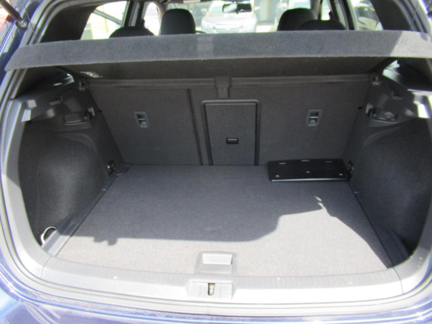 2017 BLUE /BLACK Volkswagen Golf GTI S 6M 4-Door (3VW547AU0HM) with an 2.0L L4 DOHC 16V TURBO engine, 6M transmission, located at 1511 North Shepherd Dr., Houston, TX, 77008, (281) 657-1221, 29.798361, -95.412560 - 2017 VOLKSWAGEN GOLF GTI SPORT VIN: 3VW547AU0HM041240 3 V W 5 4 7 A U 0 H M 0 4 1 2 4 0 HATCHBACK 4 DR 2L I4 F DOHC 16V GASOLINE FRONT WHEEL DRIVE - Photo#9