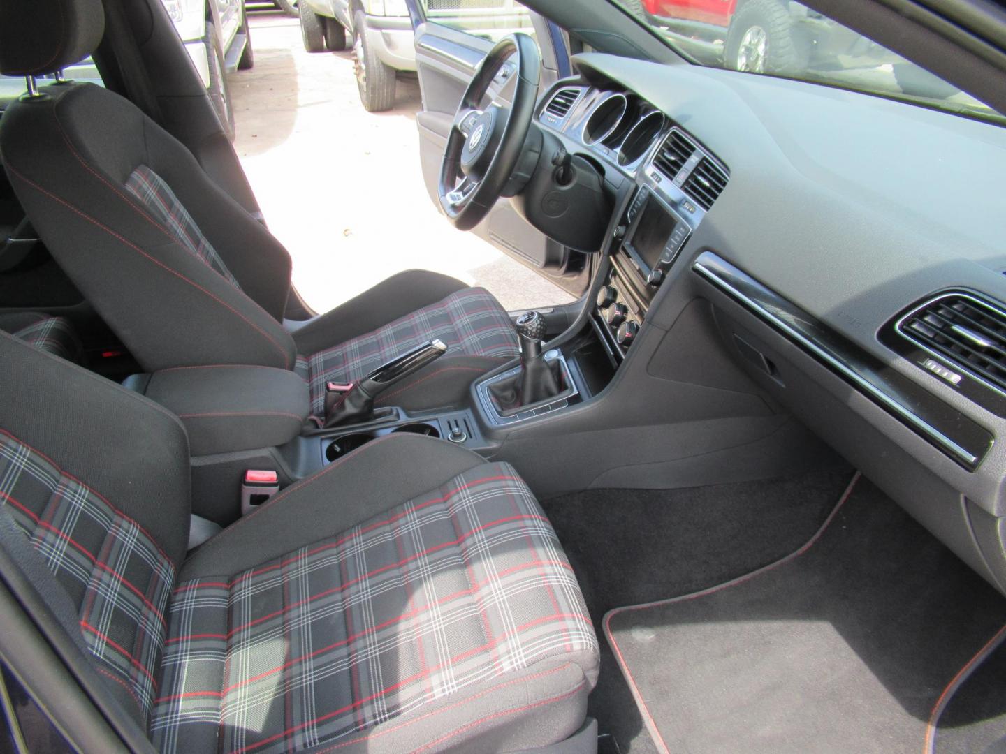 2017 BLUE /BLACK Volkswagen Golf GTI S 6M 4-Door (3VW547AU0HM) with an 2.0L L4 DOHC 16V TURBO engine, 6M transmission, located at 1511 North Shepherd Dr., Houston, TX, 77008, (281) 657-1221, 29.798361, -95.412560 - 2017 VOLKSWAGEN GOLF GTI SPORT VIN: 3VW547AU0HM041240 3 V W 5 4 7 A U 0 H M 0 4 1 2 4 0 HATCHBACK 4 DR 2L I4 F DOHC 16V GASOLINE FRONT WHEEL DRIVE - Photo#12