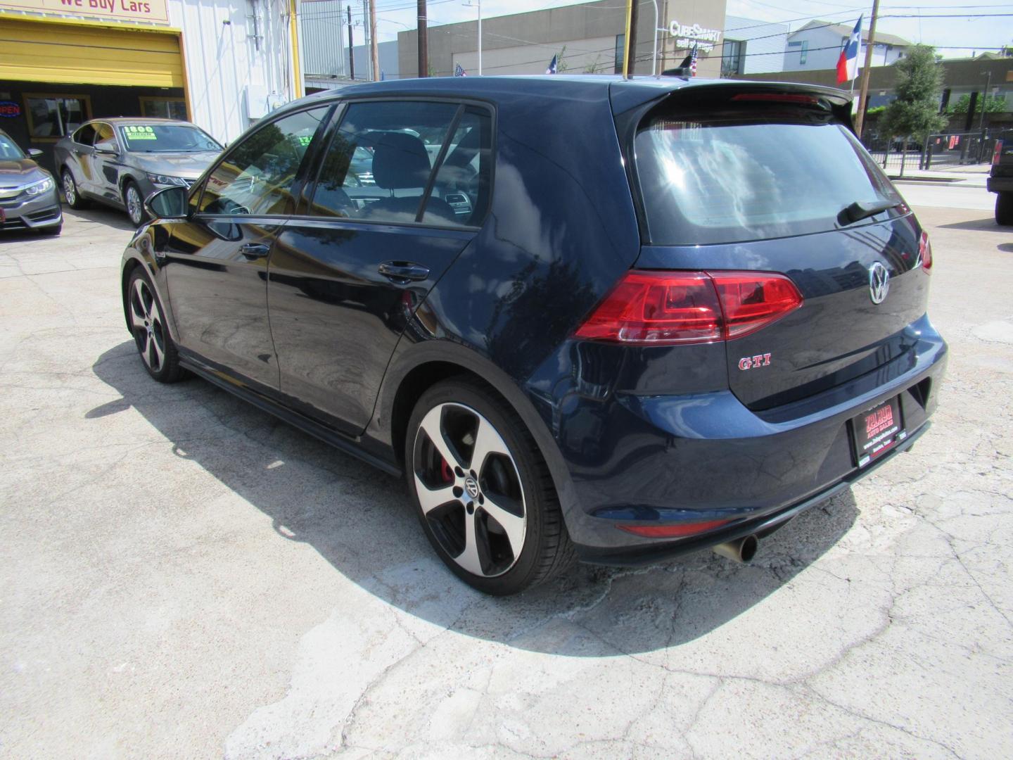 2017 BLUE /BLACK Volkswagen Golf GTI S 6M 4-Door (3VW547AU0HM) with an 2.0L L4 DOHC 16V TURBO engine, 6M transmission, located at 1511 North Shepherd Dr., Houston, TX, 77008, (281) 657-1221, 29.798361, -95.412560 - 2017 VOLKSWAGEN GOLF GTI SPORT VIN: 3VW547AU0HM041240 3 V W 5 4 7 A U 0 H M 0 4 1 2 4 0 HATCHBACK 4 DR 2L I4 F DOHC 16V GASOLINE FRONT WHEEL DRIVE - Photo#16
