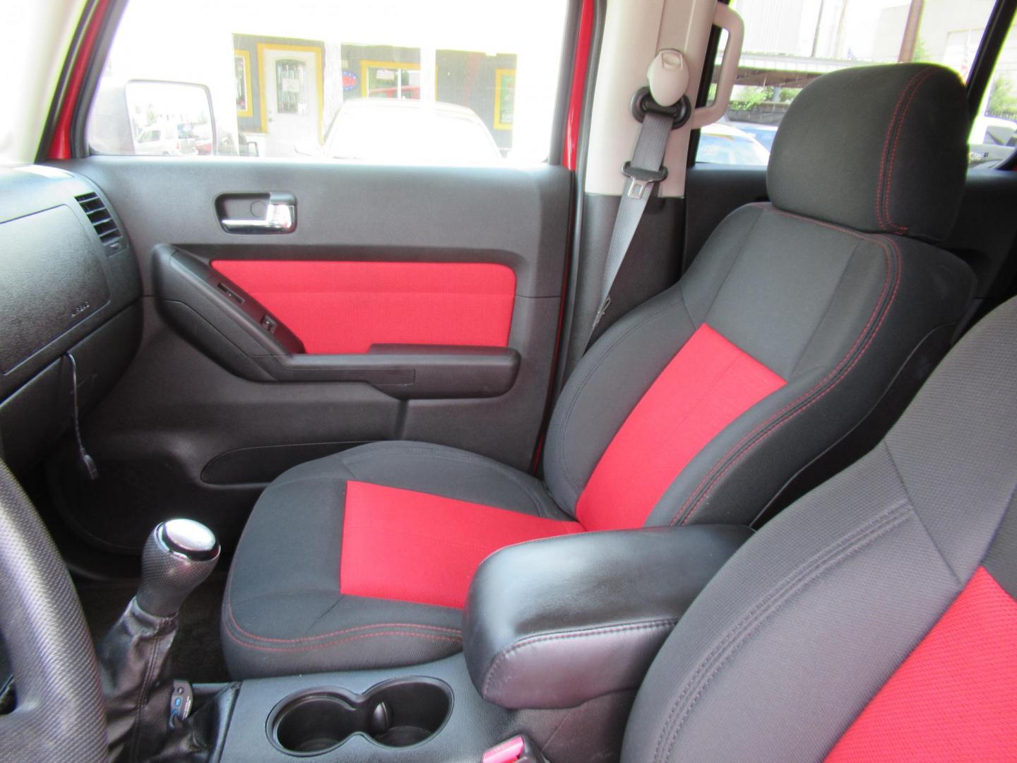 2007 Red /Black Hummer H3 Adventure (5GTDN13E478) with an 3.7L L5 DOHC 20V engine, Manual transmission, located at 1511 North Shepherd Dr., Houston, TX, 77008, (281) 657-1221, 29.798361, -95.412560 - 2007 HUMMER H3 H3X VIN: 5GTDN13E478254346 5 G T D N 1 3 E 4 7 8 2 5 4 3 4 6 4 DOOR WAGON/SPORT UTILITY 3.7L I5 F DOHC GASOLINE ALL WHEEL DRIVE - Photo#4