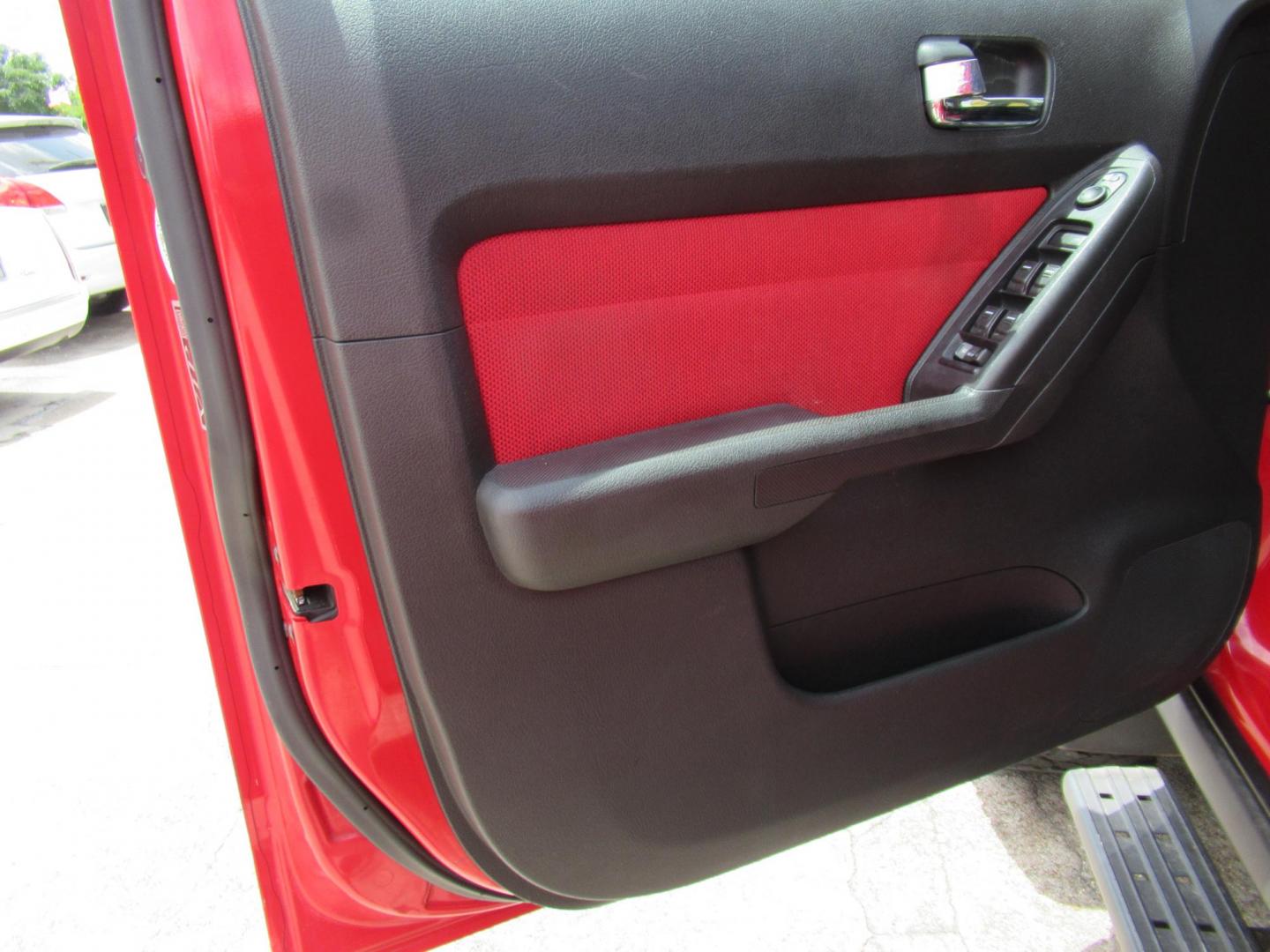 2007 Red /Black Hummer H3 Adventure (5GTDN13E478) with an 3.7L L5 DOHC 20V engine, Manual transmission, located at 1511 North Shepherd Dr., Houston, TX, 77008, (281) 657-1221, 29.798361, -95.412560 - 2007 HUMMER H3 H3X VIN: 5GTDN13E478254346 5 G T D N 1 3 E 4 7 8 2 5 4 3 4 6 4 DOOR WAGON/SPORT UTILITY 3.7L I5 F DOHC GASOLINE ALL WHEEL DRIVE - Photo#6