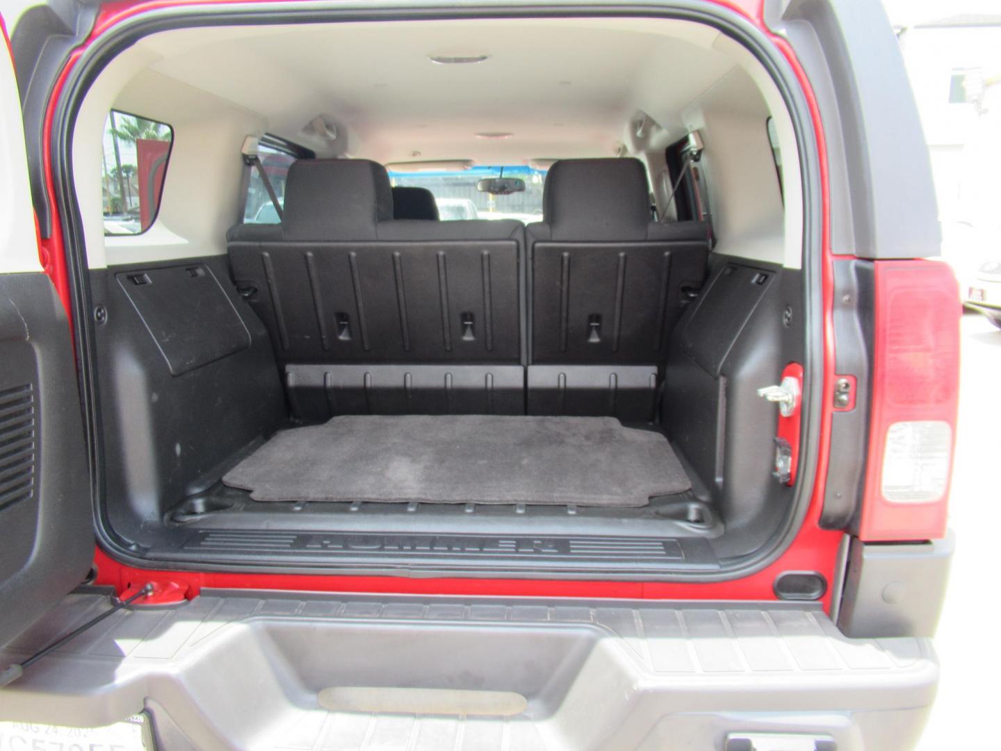 2007 Red /Black Hummer H3 Adventure (5GTDN13E478) with an 3.7L L5 DOHC 20V engine, Manual transmission, located at 1511 North Shepherd Dr., Houston, TX, 77008, (281) 657-1221, 29.798361, -95.412560 - 2007 HUMMER H3 H3X VIN: 5GTDN13E478254346 5 G T D N 1 3 E 4 7 8 2 5 4 3 4 6 4 DOOR WAGON/SPORT UTILITY 3.7L I5 F DOHC GASOLINE ALL WHEEL DRIVE - Photo#9