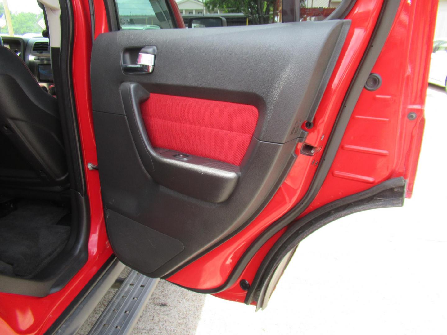 2007 Red /Black Hummer H3 Adventure (5GTDN13E478) with an 3.7L L5 DOHC 20V engine, Manual transmission, located at 1511 North Shepherd Dr., Houston, TX, 77008, (281) 657-1221, 29.798361, -95.412560 - 2007 HUMMER H3 H3X VIN: 5GTDN13E478254346 5 G T D N 1 3 E 4 7 8 2 5 4 3 4 6 4 DOOR WAGON/SPORT UTILITY 3.7L I5 F DOHC GASOLINE ALL WHEEL DRIVE - Photo#11