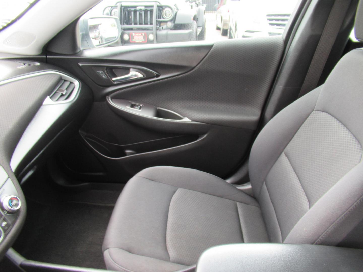 2016 Silver /Black Chevrolet Malibu LS (1G1ZB5ST0GF) with an 1.5L L4 DOHC 16V engine, 6A transmission, located at 1511 North Shepherd Dr., Houston, TX, 77008, (281) 657-1221, 29.798361, -95.412560 - 2016 CHEVROLET MALIBU LS VIN: 1G1ZB5ST0GF347074 1 G 1 Z B 5 S T 0 G F 3 4 7 0 7 4 SEDAN 4 DR 1.5L I4 F DOHC 16V GASOLINE FRONT WHEEL DRIVE - Photo#5