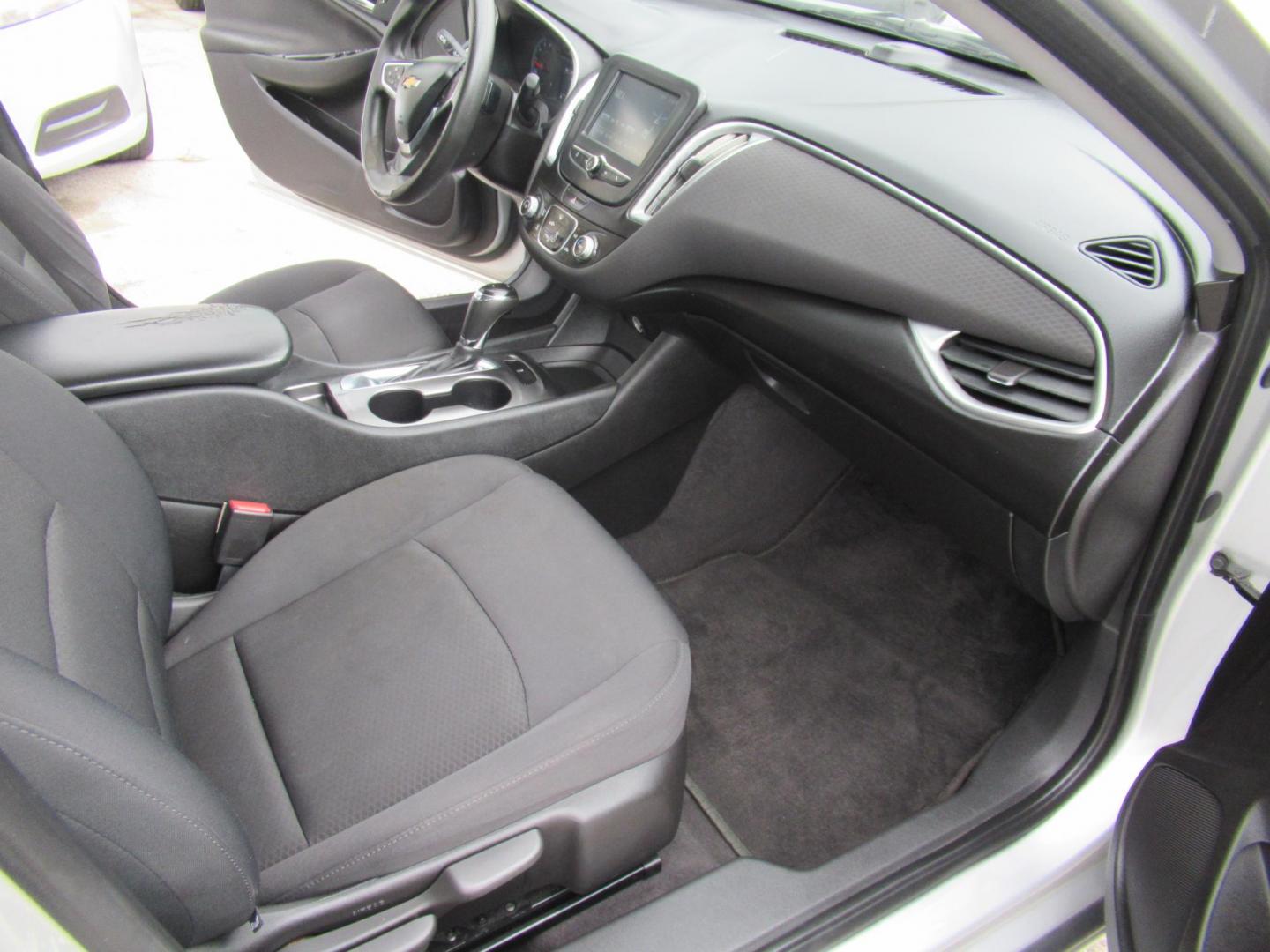 2016 Silver /Black Chevrolet Malibu LS (1G1ZB5ST0GF) with an 1.5L L4 DOHC 16V engine, 6A transmission, located at 1511 North Shepherd Dr., Houston, TX, 77008, (281) 657-1221, 29.798361, -95.412560 - 2016 CHEVROLET MALIBU LS VIN: 1G1ZB5ST0GF347074 1 G 1 Z B 5 S T 0 G F 3 4 7 0 7 4 SEDAN 4 DR 1.5L I4 F DOHC 16V GASOLINE FRONT WHEEL DRIVE - Photo#11
