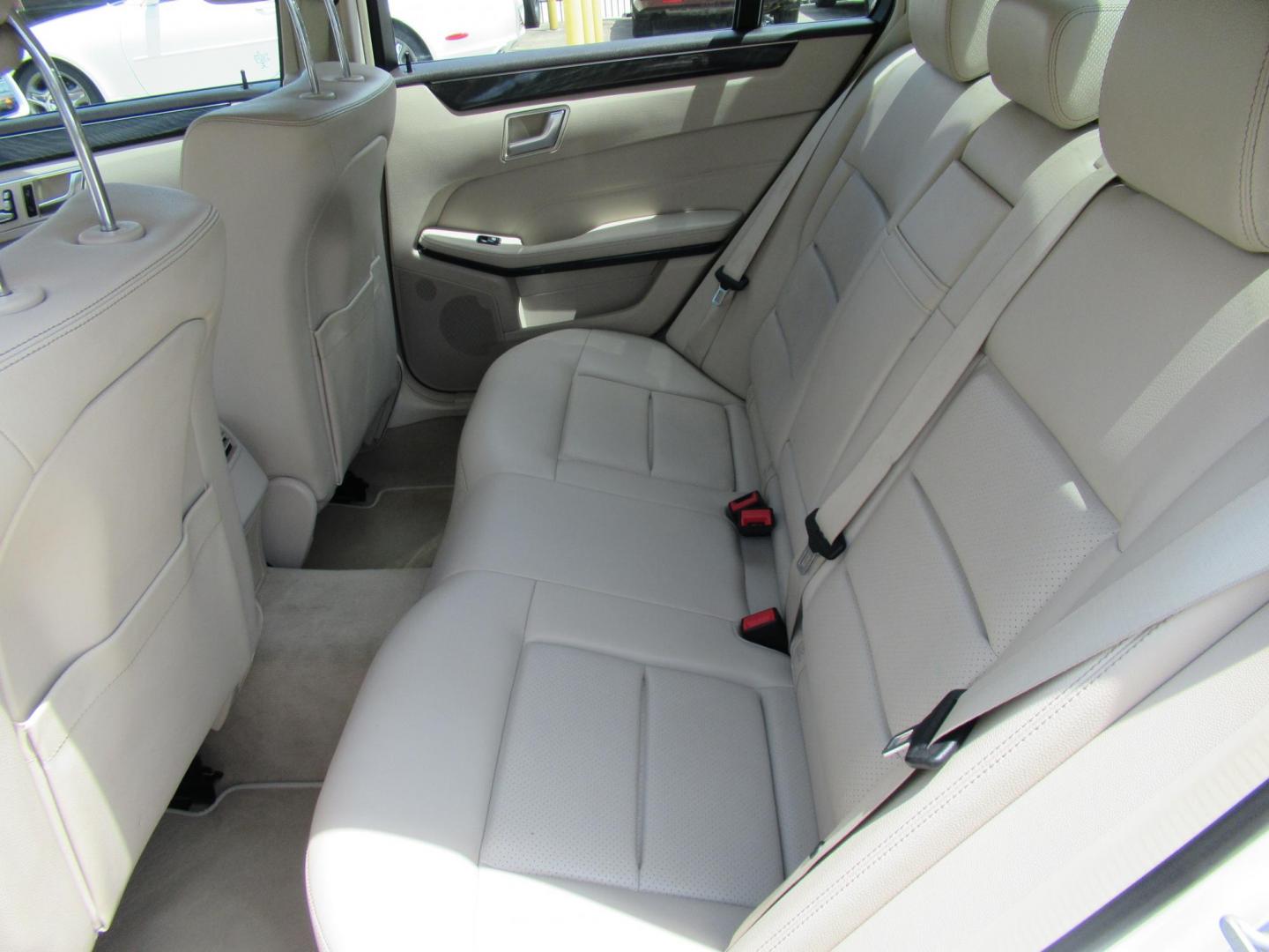 2015 White /Tan Mercedes-Benz E-Class E350 Sport Sedan (WDDHF5KBXFB) with an 3.5L V6 DOHC 24V engine, Automatic transmission, located at 1511 North Shepherd Dr., Houston, TX, 77008, (281) 657-1221, 29.798361, -95.412560 - 2015 MERCEDES-BENZ E-CLASS E 350 VIN: WDDHF5KBXFB117102 W D D H F 5 K B X F B 1 1 7 1 0 2 SEDAN 4 DR 3.5L V6 F DOHC 24V GASOLINE REAR WHEEL DRIVE - Photo#6