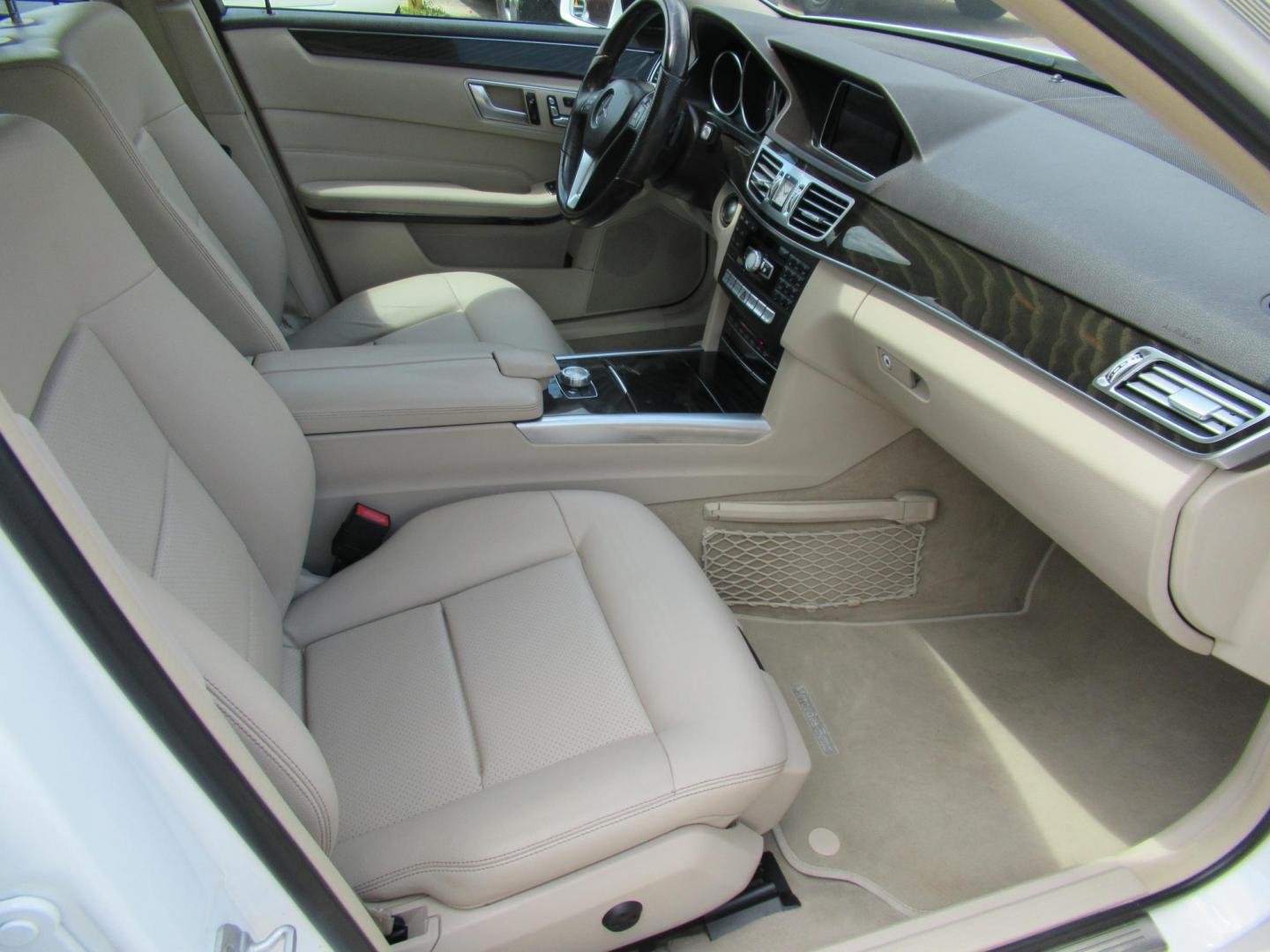 2015 White /Tan Mercedes-Benz E-Class E350 Sport Sedan (WDDHF5KBXFB) with an 3.5L V6 DOHC 24V engine, Automatic transmission, located at 1511 North Shepherd Dr., Houston, TX, 77008, (281) 657-1221, 29.798361, -95.412560 - 2015 MERCEDES-BENZ E-CLASS E 350 VIN: WDDHF5KBXFB117102 W D D H F 5 K B X F B 1 1 7 1 0 2 SEDAN 4 DR 3.5L V6 F DOHC 24V GASOLINE REAR WHEEL DRIVE - Photo#8
