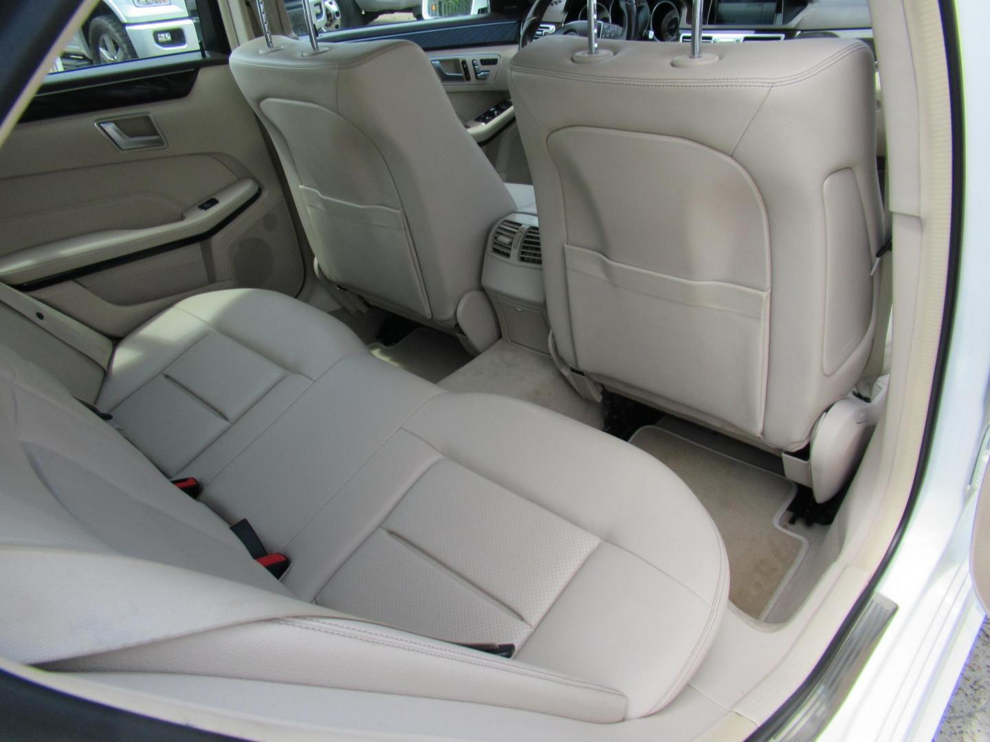 2015 White /Tan Mercedes-Benz E-Class E350 Sport Sedan (WDDHF5KBXFB) with an 3.5L V6 DOHC 24V engine, Automatic transmission, located at 1511 North Shepherd Dr., Houston, TX, 77008, (281) 657-1221, 29.798361, -95.412560 - 2015 MERCEDES-BENZ E-CLASS E 350 VIN: WDDHF5KBXFB117102 W D D H F 5 K B X F B 1 1 7 1 0 2 SEDAN 4 DR 3.5L V6 F DOHC 24V GASOLINE REAR WHEEL DRIVE - Photo#10