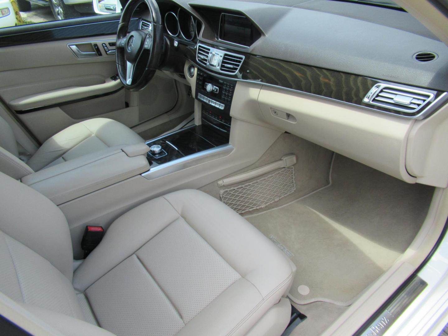 2015 White /Tan Mercedes-Benz E-Class E350 Sport Sedan (WDDHF5KBXFB) with an 3.5L V6 DOHC 24V engine, Automatic transmission, located at 1511 North Shepherd Dr., Houston, TX, 77008, (281) 657-1221, 29.798361, -95.412560 - 2015 MERCEDES-BENZ E-CLASS E 350 VIN: WDDHF5KBXFB117102 W D D H F 5 K B X F B 1 1 7 1 0 2 SEDAN 4 DR 3.5L V6 F DOHC 24V GASOLINE REAR WHEEL DRIVE - Photo#12