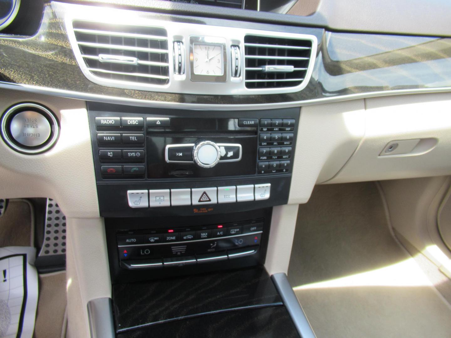 2015 White /Tan Mercedes-Benz E-Class E350 Sport Sedan (WDDHF5KBXFB) with an 3.5L V6 DOHC 24V engine, Automatic transmission, located at 1511 North Shepherd Dr., Houston, TX, 77008, (281) 657-1221, 29.798361, -95.412560 - 2015 MERCEDES-BENZ E-CLASS E 350 VIN: WDDHF5KBXFB117102 W D D H F 5 K B X F B 1 1 7 1 0 2 SEDAN 4 DR 3.5L V6 F DOHC 24V GASOLINE REAR WHEEL DRIVE - Photo#16