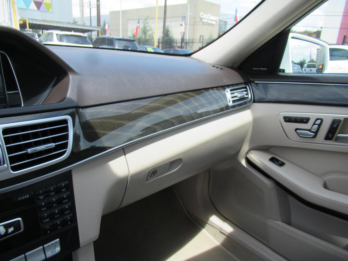 2015 White /Tan Mercedes-Benz E-Class E350 Sport Sedan (WDDHF5KBXFB) with an 3.5L V6 DOHC 24V engine, Automatic transmission, located at 1511 North Shepherd Dr., Houston, TX, 77008, (281) 657-1221, 29.798361, -95.412560 - 2015 MERCEDES-BENZ E-CLASS E 350 VIN: WDDHF5KBXFB117102 W D D H F 5 K B X F B 1 1 7 1 0 2 SEDAN 4 DR 3.5L V6 F DOHC 24V GASOLINE REAR WHEEL DRIVE - Photo#17