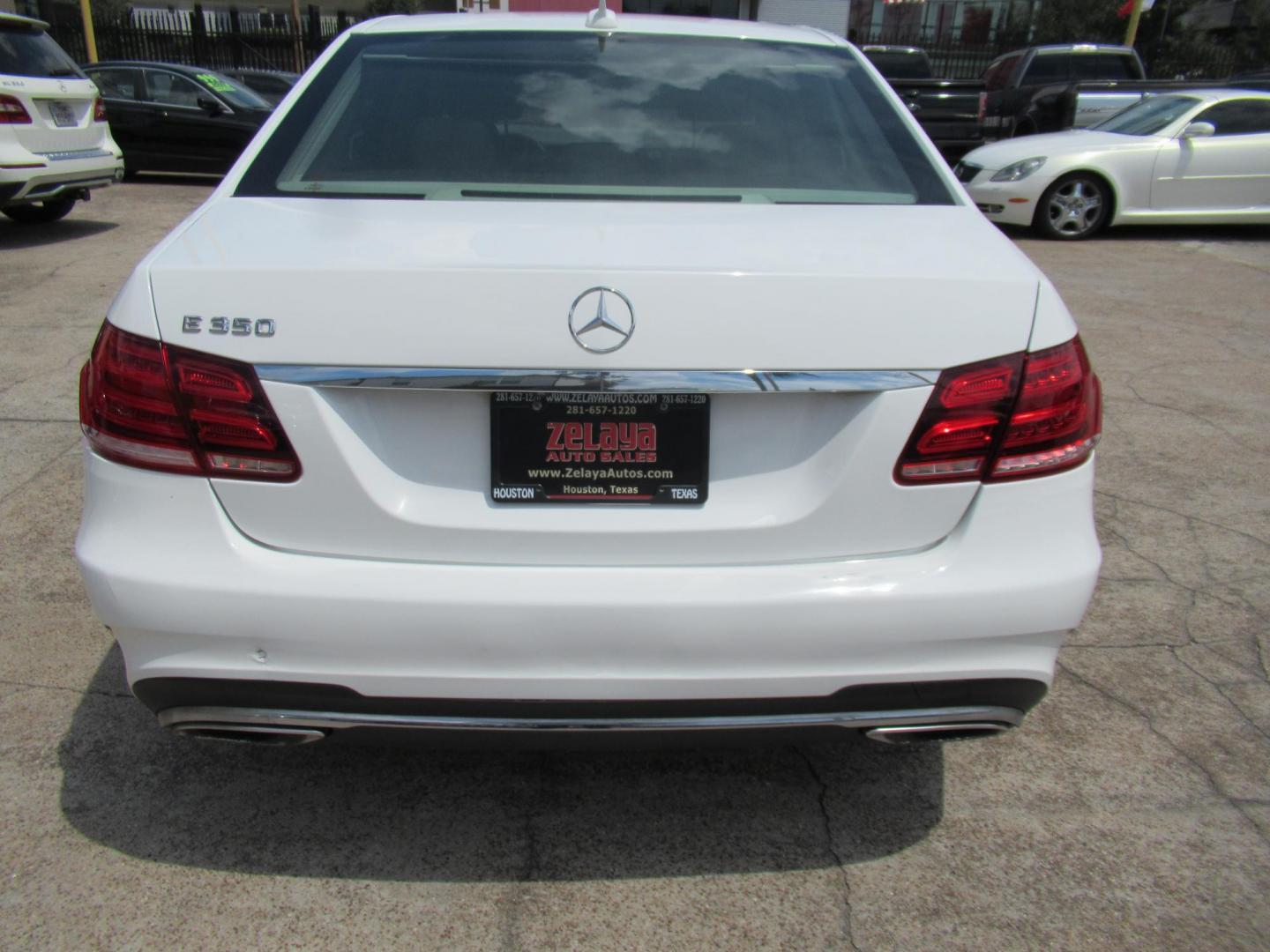 2015 White /Tan Mercedes-Benz E-Class E350 Sport Sedan (WDDHF5KBXFB) with an 3.5L V6 DOHC 24V engine, Automatic transmission, located at 1511 North Shepherd Dr., Houston, TX, 77008, (281) 657-1221, 29.798361, -95.412560 - 2015 MERCEDES-BENZ E-CLASS E 350 VIN: WDDHF5KBXFB117102 W D D H F 5 K B X F B 1 1 7 1 0 2 SEDAN 4 DR 3.5L V6 F DOHC 24V GASOLINE REAR WHEEL DRIVE - Photo#19