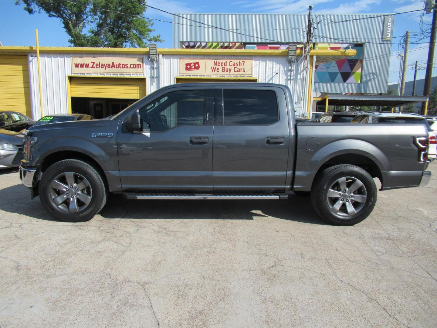 2018 Gray /Gray Ford F-150 King-Ranch SuperCrew 5.5-ft. 2WD (1FTEW1CB6JF) with an 3.3L V6 DOHC 24V engine, Automatic transmission, located at 1511 North Shepherd Dr., Houston, TX, 77008, (281) 657-1221, 29.798361, -95.412560 - 2018 FORD F-150 XLT VIN: 1FTEW1CB6JFB31570 1 F T E W 1 C B 6 J F B 3 1 5 7 0 CREW PICKUP 3.3L V6 F DOHC 24V GASOLINE REAR WHEEL DRIVE - Photo#0