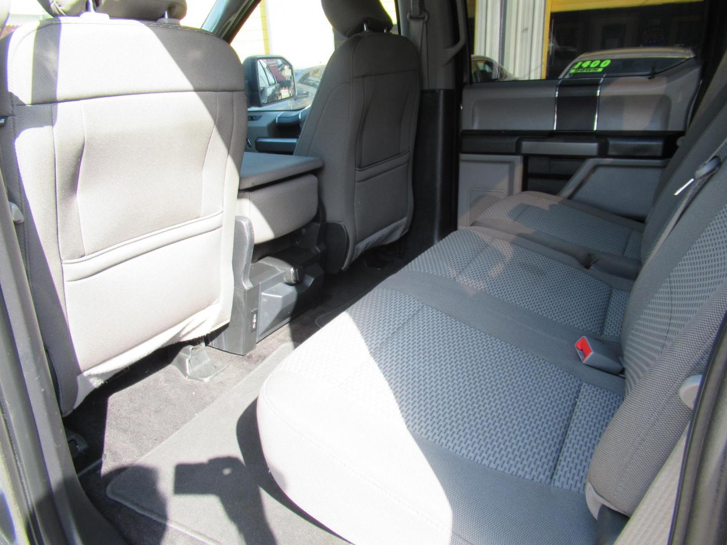 2018 Gray /Gray Ford F-150 King-Ranch SuperCrew 5.5-ft. 2WD (1FTEW1CB6JF) with an 3.3L V6 DOHC 24V engine, Automatic transmission, located at 1511 North Shepherd Dr., Houston, TX, 77008, (281) 657-1221, 29.798361, -95.412560 - 2018 FORD F-150 XLT VIN: 1FTEW1CB6JFB31570 1 F T E W 1 C B 6 J F B 3 1 5 7 0 CREW PICKUP 3.3L V6 F DOHC 24V GASOLINE REAR WHEEL DRIVE - Photo#2