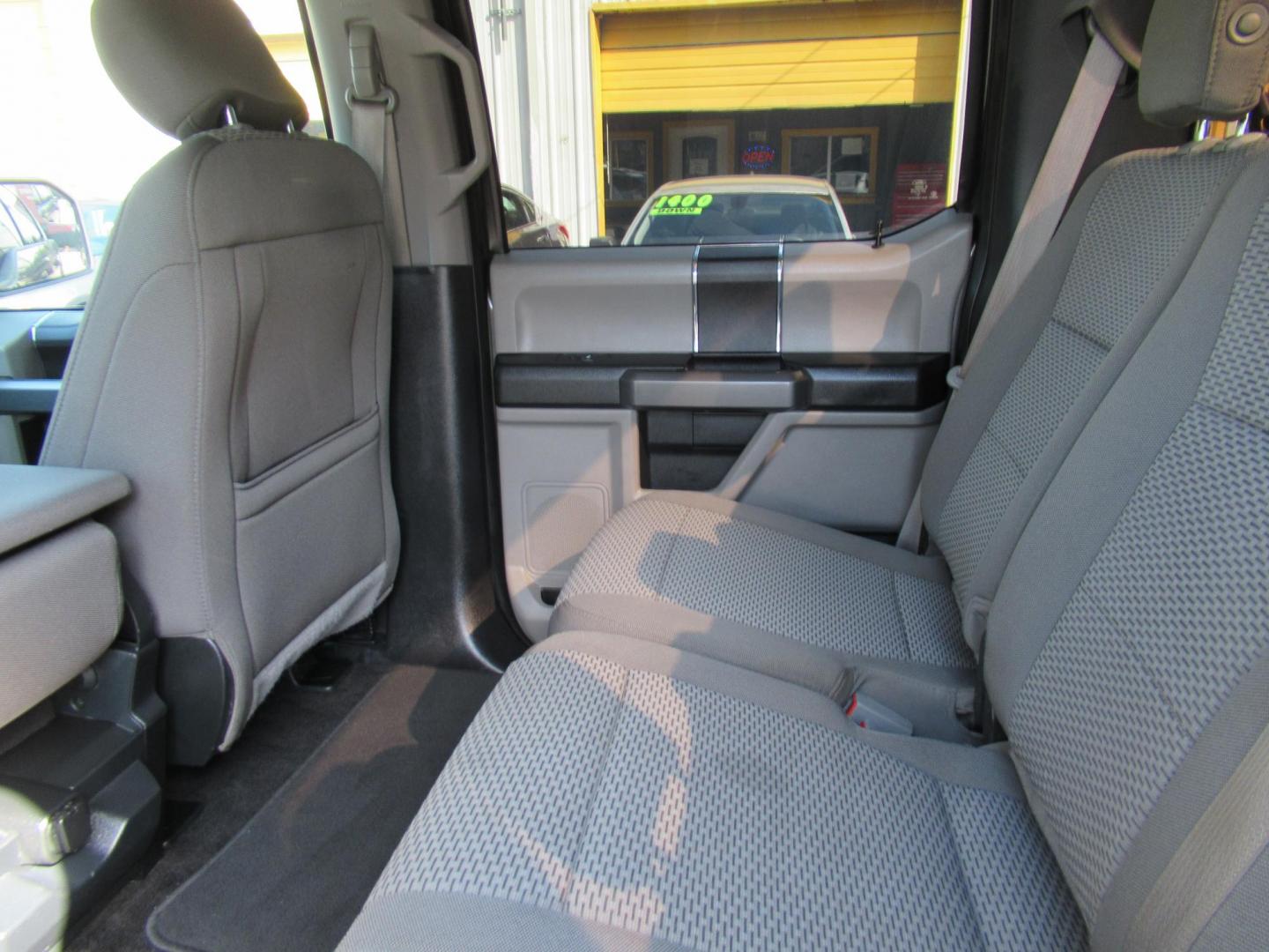 2018 Gray /Gray Ford F-150 King-Ranch SuperCrew 5.5-ft. 2WD (1FTEW1CB6JF) with an 3.3L V6 DOHC 24V engine, Automatic transmission, located at 1511 North Shepherd Dr., Houston, TX, 77008, (281) 657-1221, 29.798361, -95.412560 - 2018 FORD F-150 XLT VIN: 1FTEW1CB6JFB31570 1 F T E W 1 C B 6 J F B 3 1 5 7 0 CREW PICKUP 3.3L V6 F DOHC 24V GASOLINE REAR WHEEL DRIVE - Photo#1