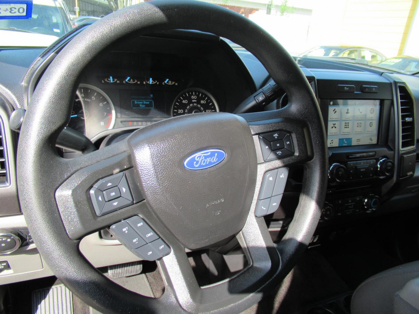 2018 Gray /Gray Ford F-150 King-Ranch SuperCrew 5.5-ft. 2WD (1FTEW1CB6JF) with an 3.3L V6 DOHC 24V engine, Automatic transmission, located at 1511 North Shepherd Dr., Houston, TX, 77008, (281) 657-1221, 29.798361, -95.412560 - 2018 FORD F-150 XLT VIN: 1FTEW1CB6JFB31570 1 F T E W 1 C B 6 J F B 3 1 5 7 0 CREW PICKUP 3.3L V6 F DOHC 24V GASOLINE REAR WHEEL DRIVE - Photo#4