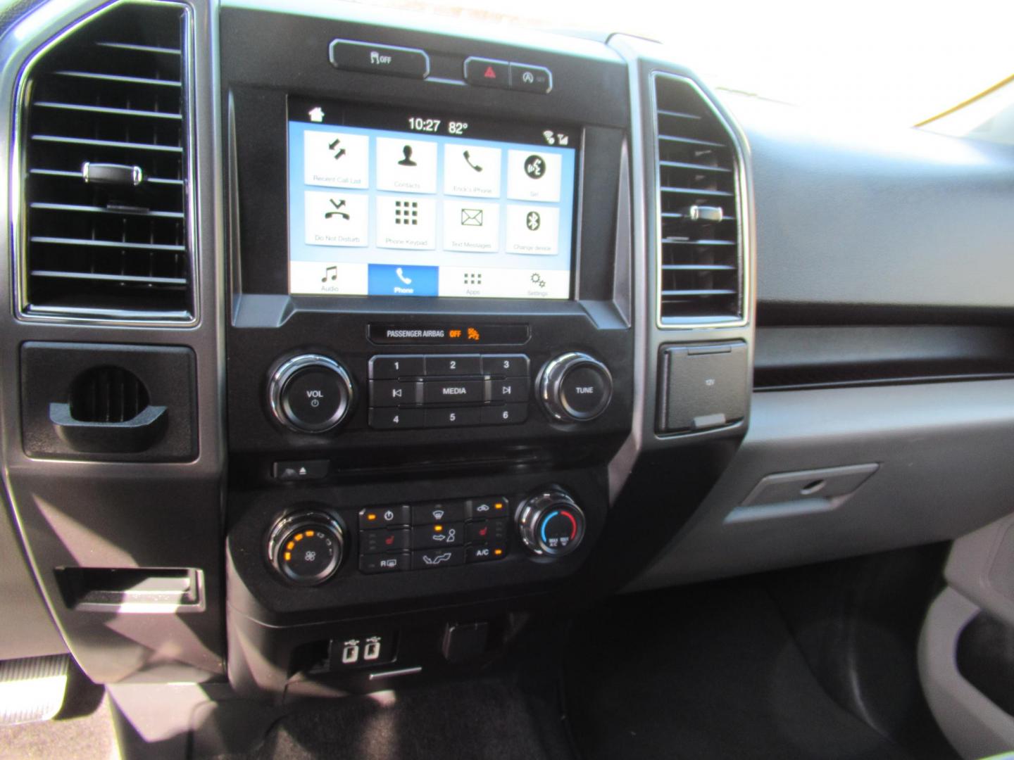 2018 Gray /Gray Ford F-150 King-Ranch SuperCrew 5.5-ft. 2WD (1FTEW1CB6JF) with an 3.3L V6 DOHC 24V engine, Automatic transmission, located at 1511 North Shepherd Dr., Houston, TX, 77008, (281) 657-1221, 29.798361, -95.412560 - 2018 FORD F-150 XLT VIN: 1FTEW1CB6JFB31570 1 F T E W 1 C B 6 J F B 3 1 5 7 0 CREW PICKUP 3.3L V6 F DOHC 24V GASOLINE REAR WHEEL DRIVE - Photo#5