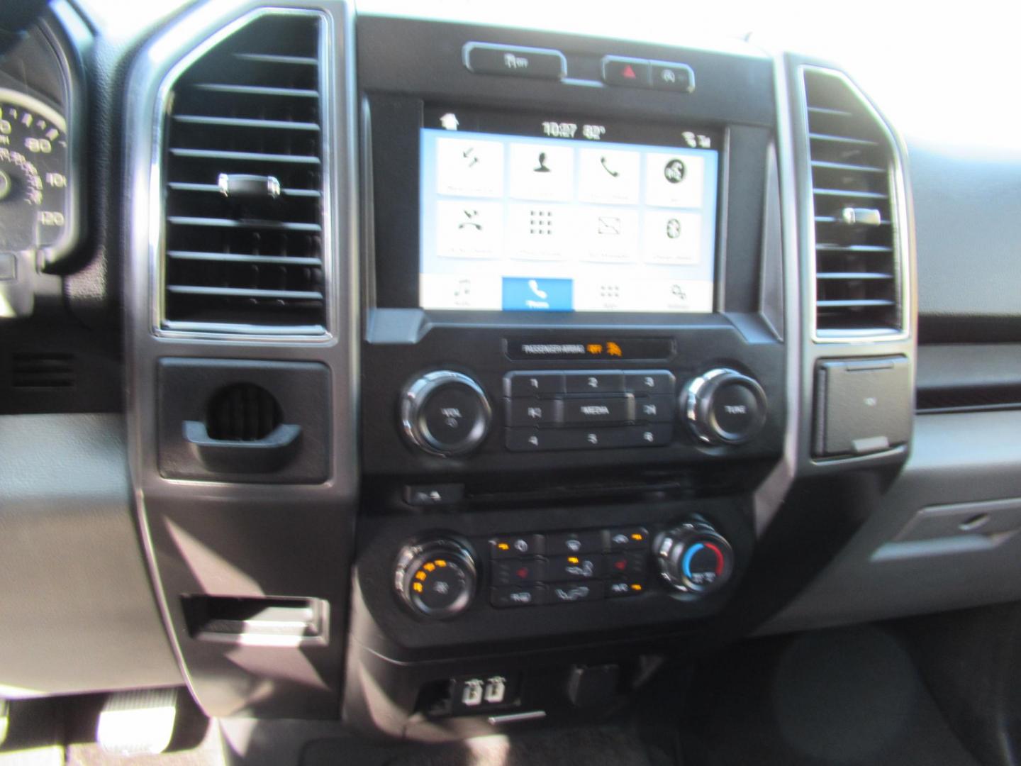 2018 Gray /Gray Ford F-150 King-Ranch SuperCrew 5.5-ft. 2WD (1FTEW1CB6JF) with an 3.3L V6 DOHC 24V engine, Automatic transmission, located at 1511 North Shepherd Dr., Houston, TX, 77008, (281) 657-1221, 29.798361, -95.412560 - 2018 FORD F-150 XLT VIN: 1FTEW1CB6JFB31570 1 F T E W 1 C B 6 J F B 3 1 5 7 0 CREW PICKUP 3.3L V6 F DOHC 24V GASOLINE REAR WHEEL DRIVE - Photo#6