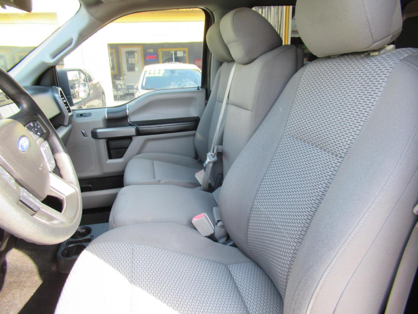 2018 Gray /Gray Ford F-150 King-Ranch SuperCrew 5.5-ft. 2WD (1FTEW1CB6JF) with an 3.3L V6 DOHC 24V engine, Automatic transmission, located at 1511 North Shepherd Dr., Houston, TX, 77008, (281) 657-1221, 29.798361, -95.412560 - 2018 FORD F-150 XLT VIN: 1FTEW1CB6JFB31570 1 F T E W 1 C B 6 J F B 3 1 5 7 0 CREW PICKUP 3.3L V6 F DOHC 24V GASOLINE REAR WHEEL DRIVE - Photo#10