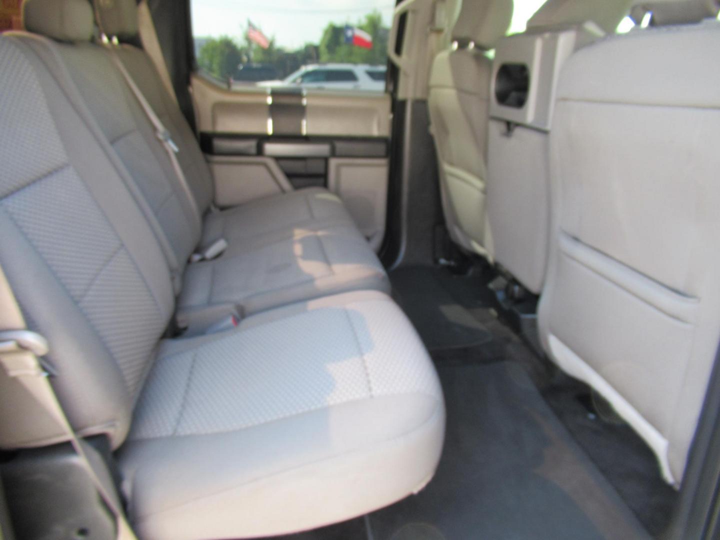 2018 Gray /Gray Ford F-150 King-Ranch SuperCrew 5.5-ft. 2WD (1FTEW1CB6JF) with an 3.3L V6 DOHC 24V engine, Automatic transmission, located at 1511 North Shepherd Dr., Houston, TX, 77008, (281) 657-1221, 29.798361, -95.412560 - 2018 FORD F-150 XLT VIN: 1FTEW1CB6JFB31570 1 F T E W 1 C B 6 J F B 3 1 5 7 0 CREW PICKUP 3.3L V6 F DOHC 24V GASOLINE REAR WHEEL DRIVE - Photo#14