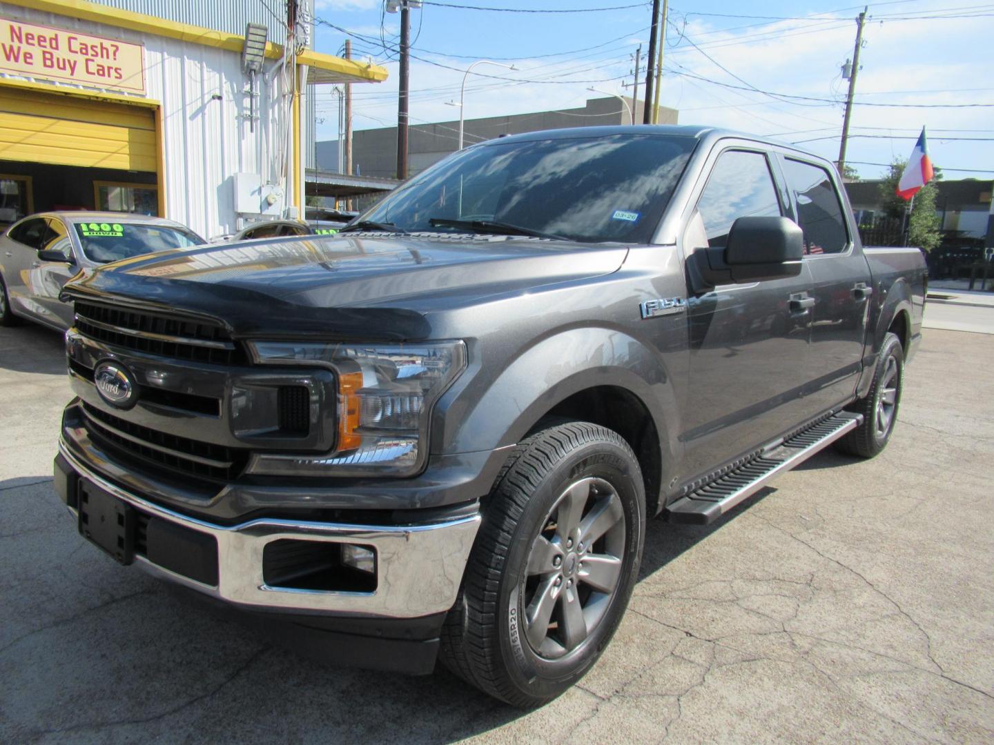 2018 Gray /Gray Ford F-150 King-Ranch SuperCrew 5.5-ft. 2WD (1FTEW1CB6JF) with an 3.3L V6 DOHC 24V engine, Automatic transmission, located at 1511 North Shepherd Dr., Houston, TX, 77008, (281) 657-1221, 29.798361, -95.412560 - 2018 FORD F-150 XLT VIN: 1FTEW1CB6JFB31570 1 F T E W 1 C B 6 J F B 3 1 5 7 0 CREW PICKUP 3.3L V6 F DOHC 24V GASOLINE REAR WHEEL DRIVE - Photo#18