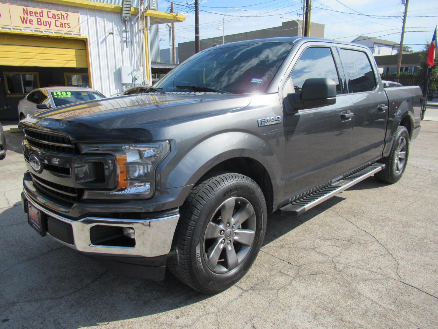 2018 Gray /Gray Ford F-150 King-Ranch SuperCrew 5.5-ft. 2WD (1FTEW1CB6JF) with an 3.3L V6 DOHC 24V engine, Automatic transmission, located at 1511 North Shepherd Dr., Houston, TX, 77008, (281) 657-1221, 29.798361, -95.412560 - 2018 FORD F-150 XLT VIN: 1FTEW1CB6JFB31570 1 F T E W 1 C B 6 J F B 3 1 5 7 0 CREW PICKUP 3.3L V6 F DOHC 24V GASOLINE REAR WHEEL DRIVE - Photo#20