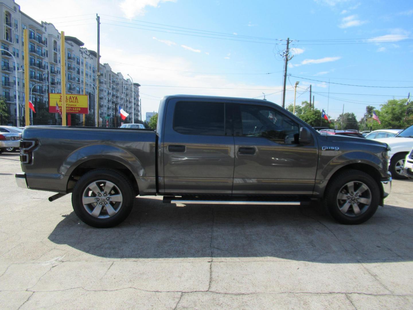 2018 Gray /Gray Ford F-150 King-Ranch SuperCrew 5.5-ft. 2WD (1FTEW1CB6JF) with an 3.3L V6 DOHC 24V engine, Automatic transmission, located at 1511 North Shepherd Dr., Houston, TX, 77008, (281) 657-1221, 29.798361, -95.412560 - 2018 FORD F-150 XLT VIN: 1FTEW1CB6JFB31570 1 F T E W 1 C B 6 J F B 3 1 5 7 0 CREW PICKUP 3.3L V6 F DOHC 24V GASOLINE REAR WHEEL DRIVE - Photo#25